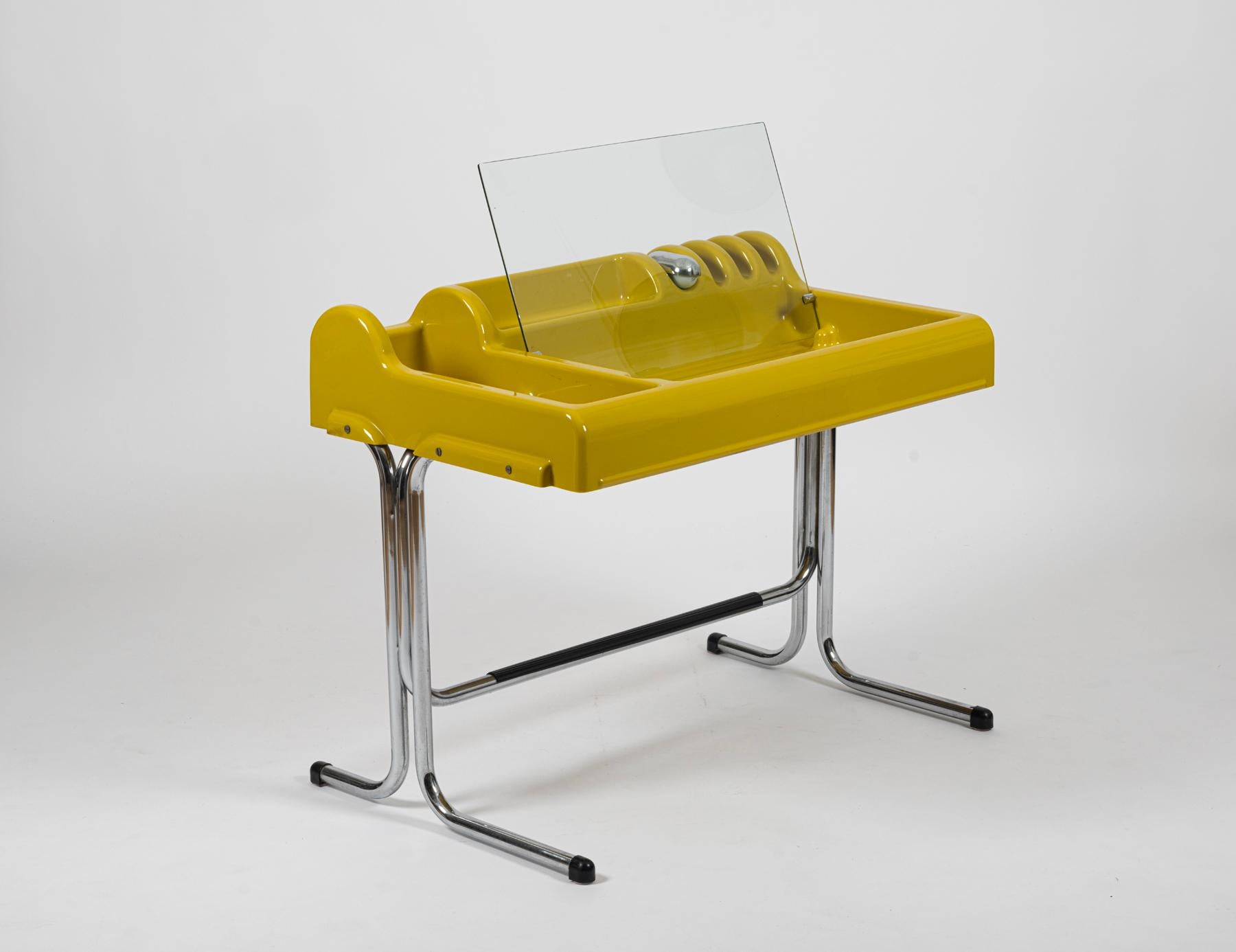 Mid-20th Century Space Age 'Orix' Writing Desk by Vittorio Parigi & Nani Prina for Molteni c1967