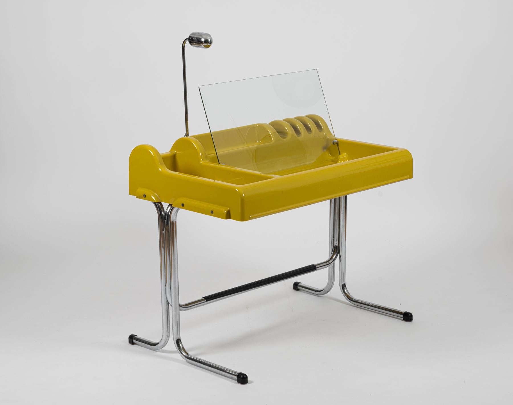 Glass Space Age 'Orix' Writing Desk by Vittorio Parigi & Nani Prina for Molteni c1967