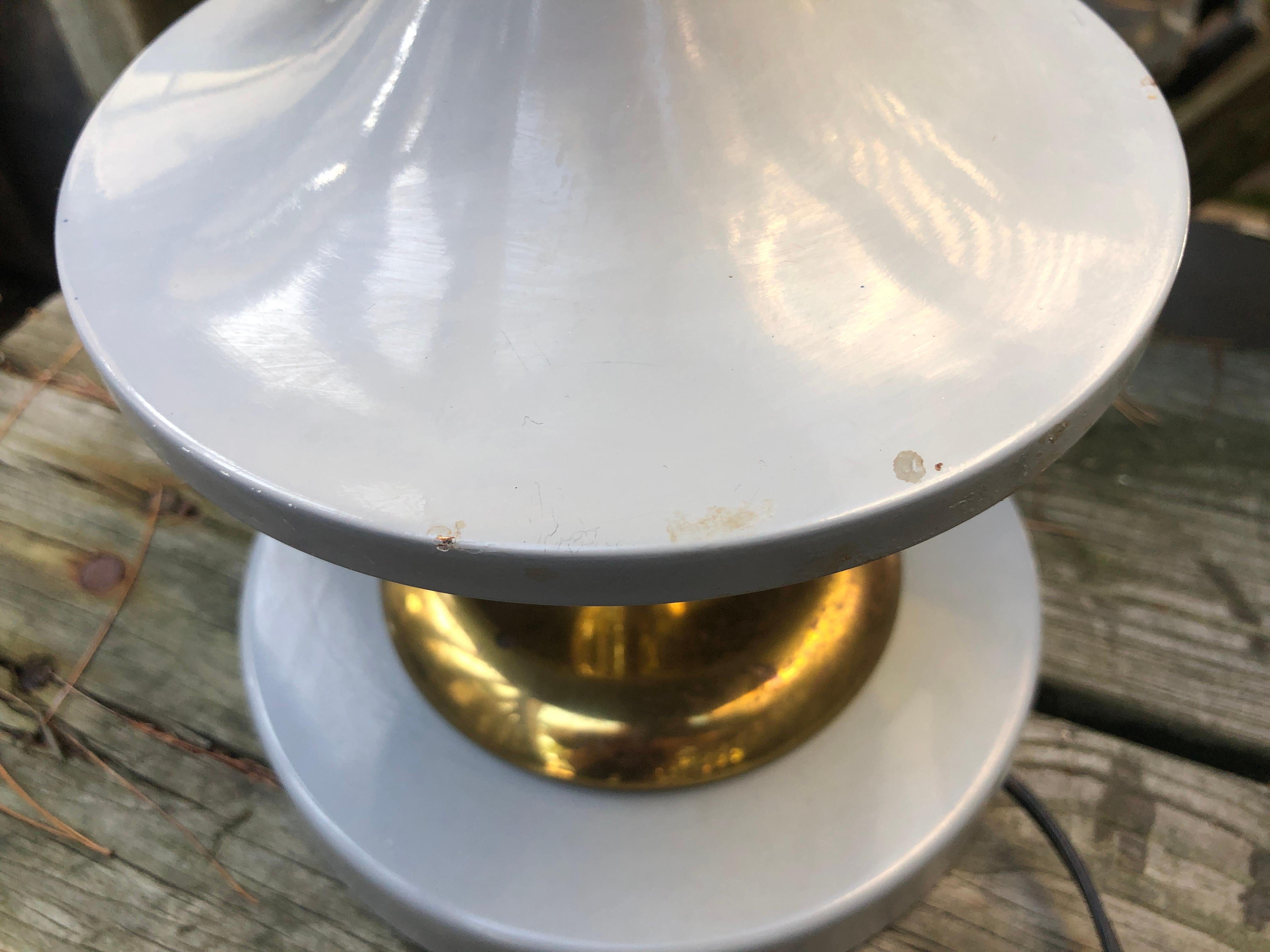 Milieu du XXe siècle Paire de lampes de style Gerald Thurston gris UFO de l'ère spatiale Lightolier mi-siècle en vente