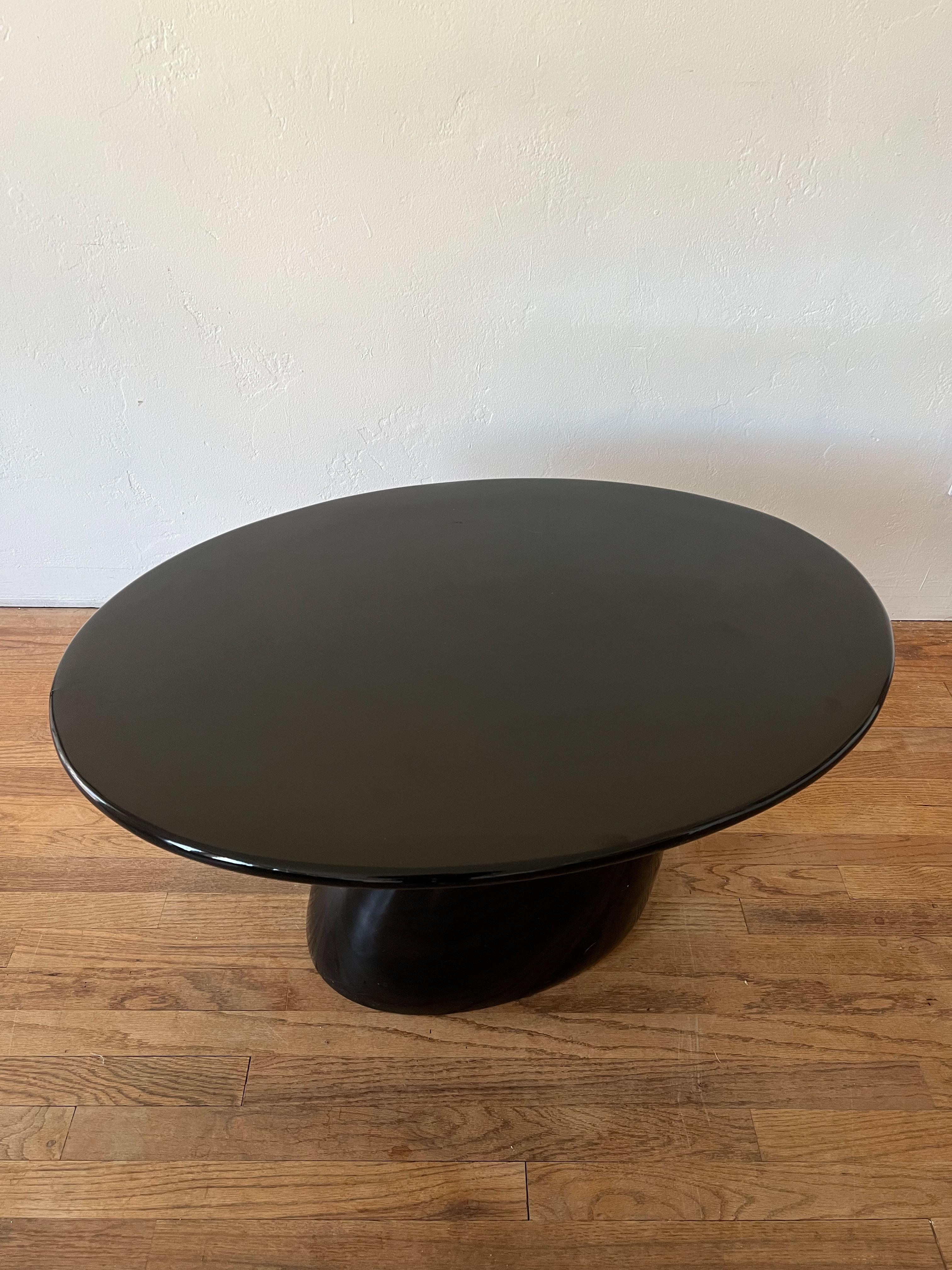 Space Age “Parabel” Style Side Table Attributed to Eero Aarnio For Sale 4