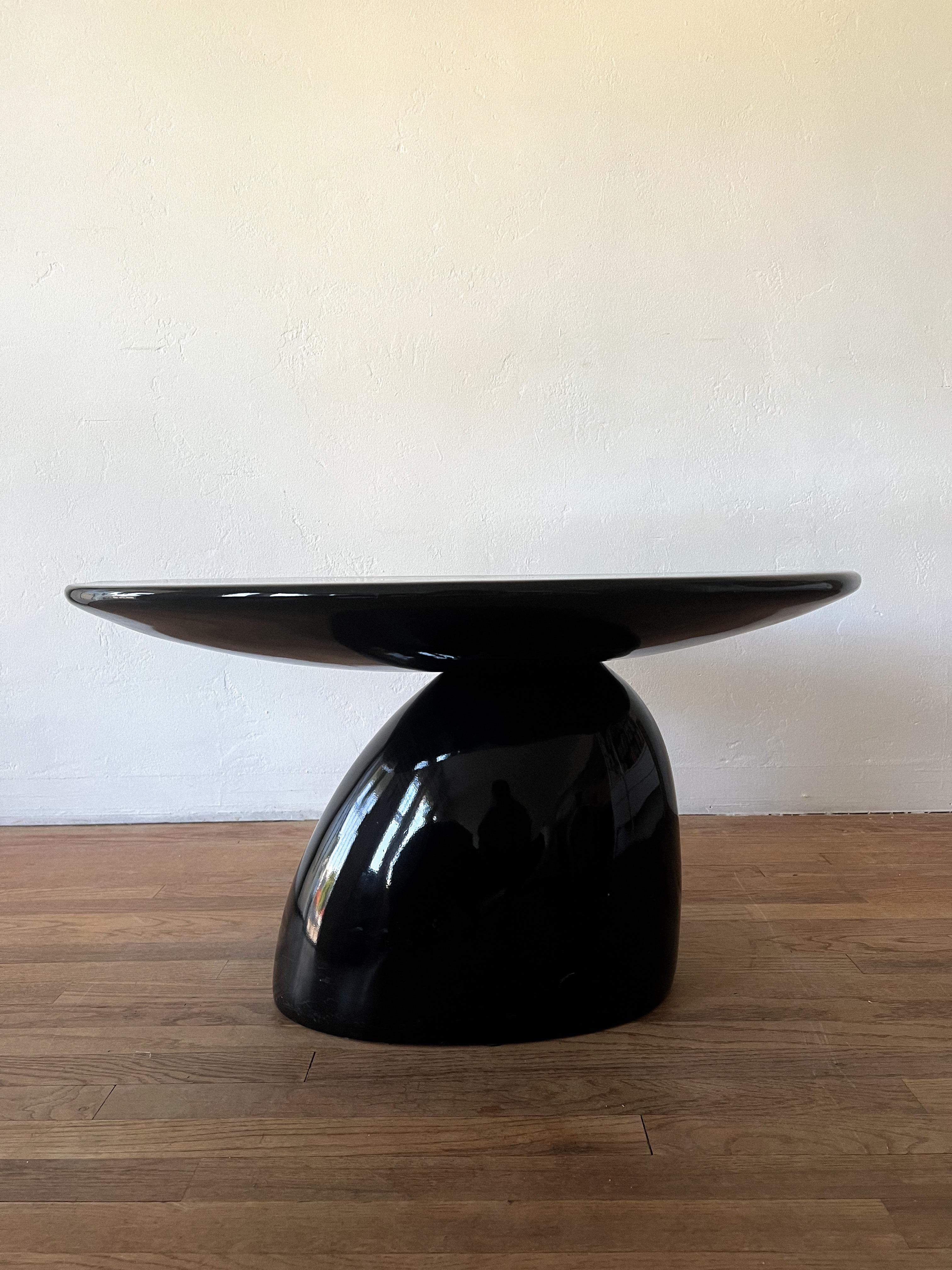 Space Age “Parabel” Style Side Table Attributed to Eero Aarnio For Sale 5
