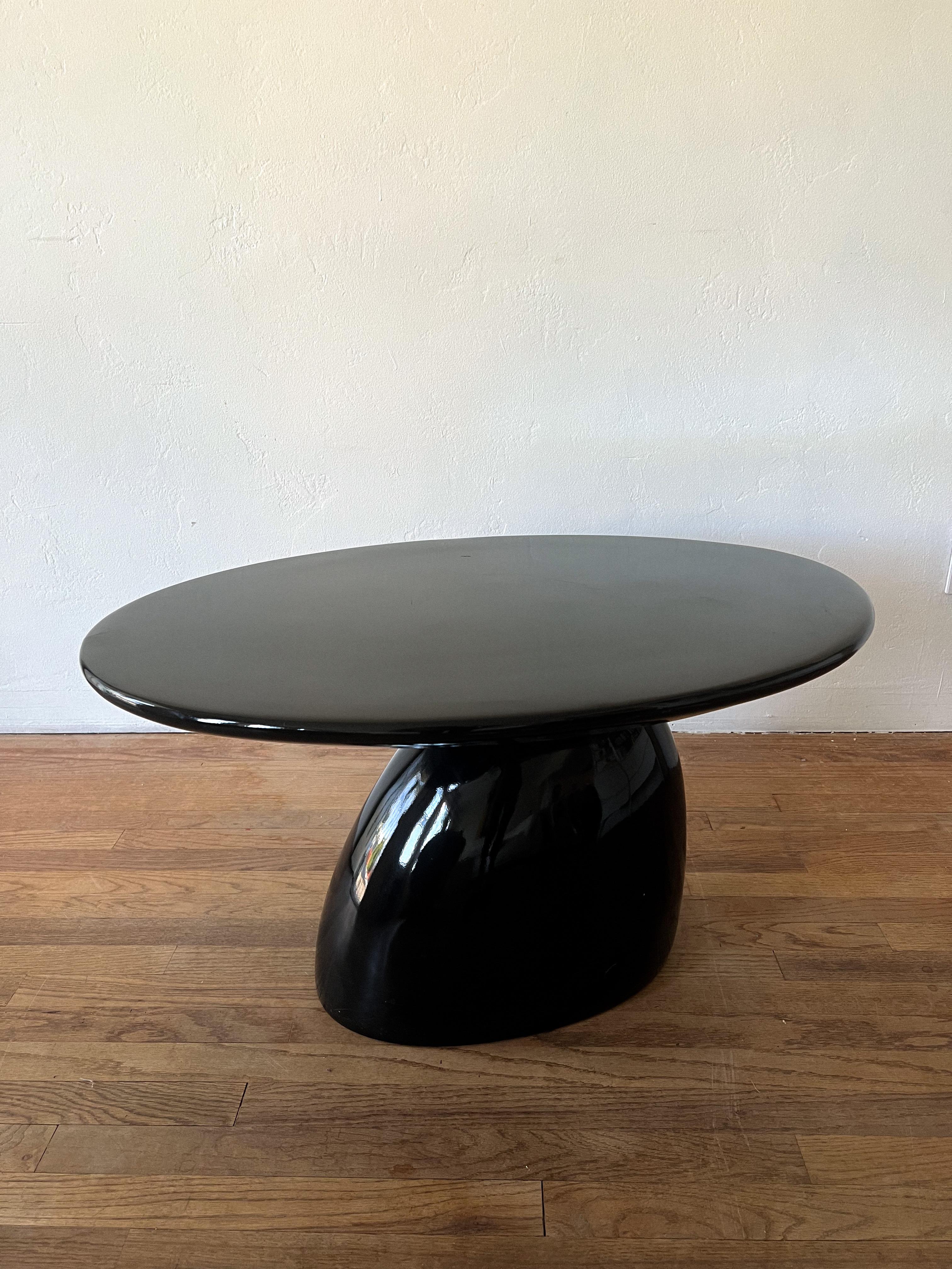 Space Age “Parabel” Style Side Table Attributed to Eero Aarnio For Sale 1