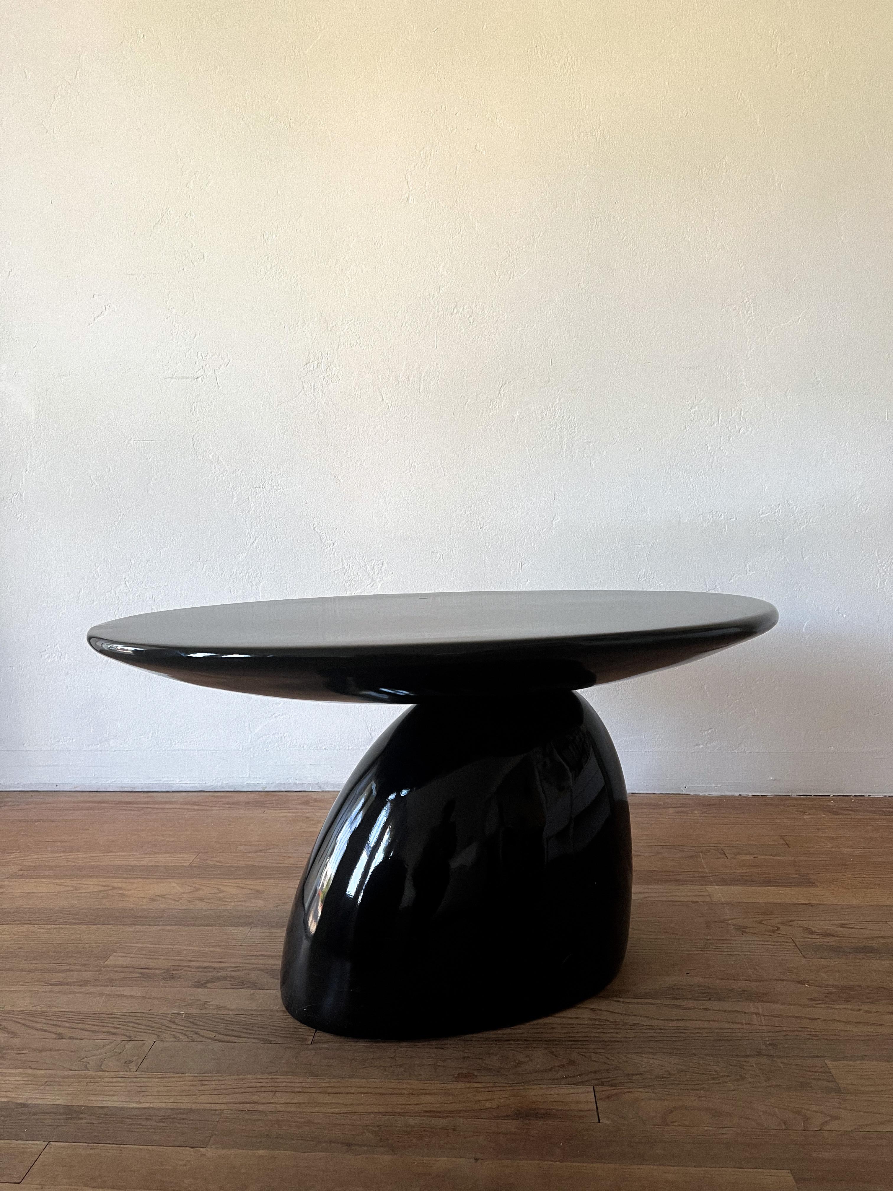 Space Age “Parabel” Style Side Table Attributed to Eero Aarnio For Sale 3