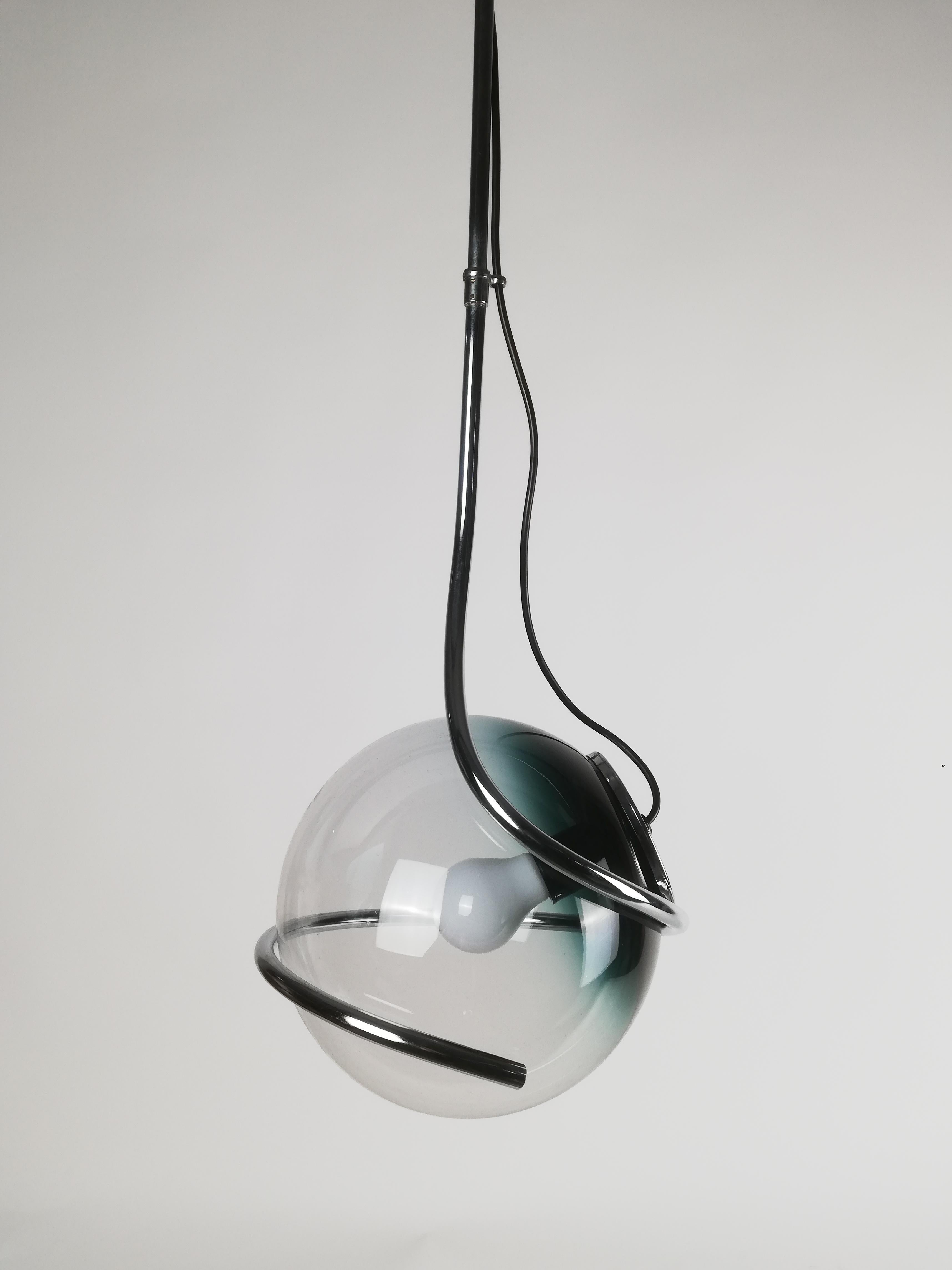 Ère spatiale Lampe à suspension de l'ère spatiale attribuée à Fabio Lenci en chrome et verre de Murano en vente