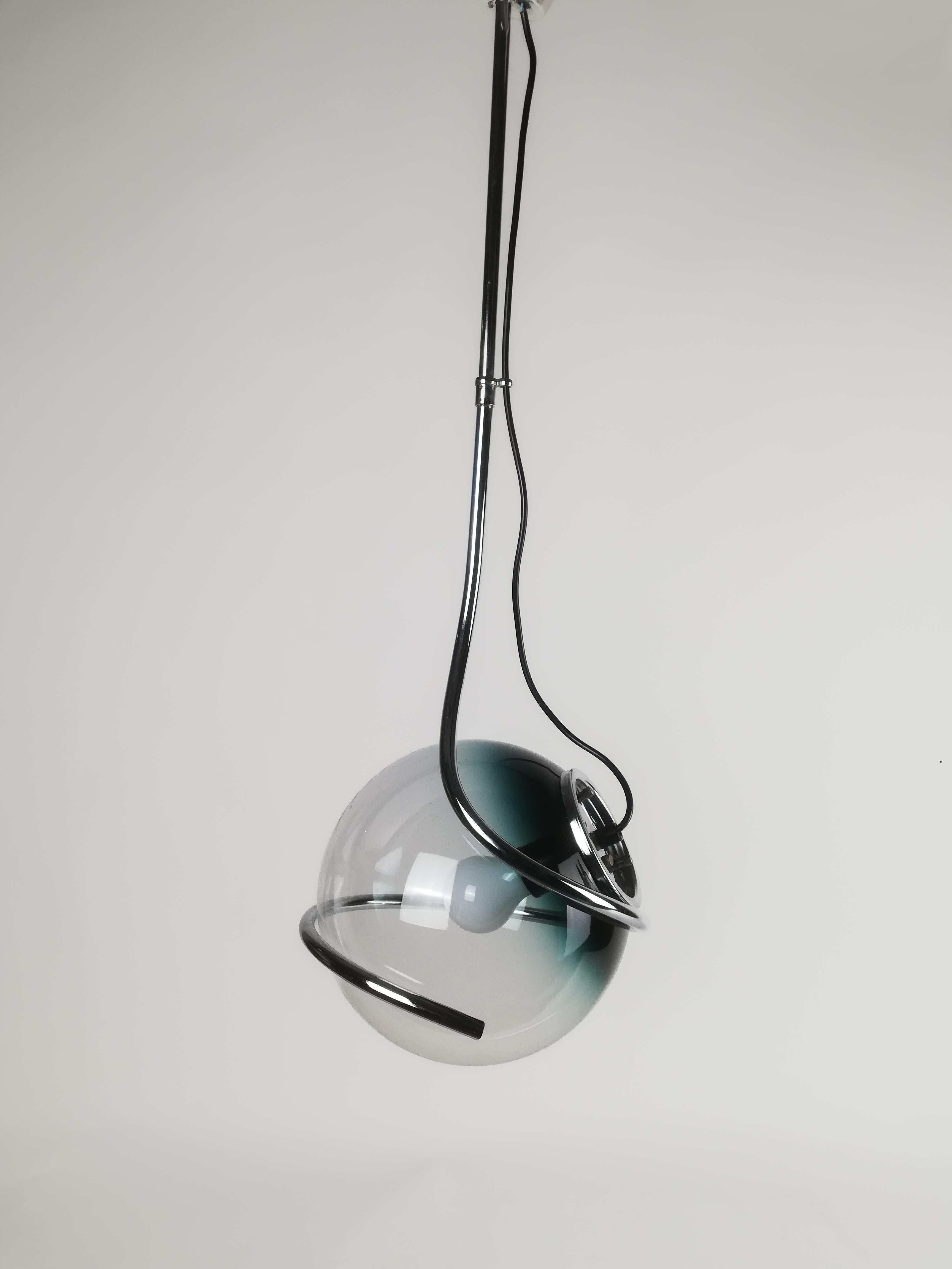 Lampe à suspension de l'ère spatiale attribuée à Fabio Lenci en chrome et verre de Murano en vente 2