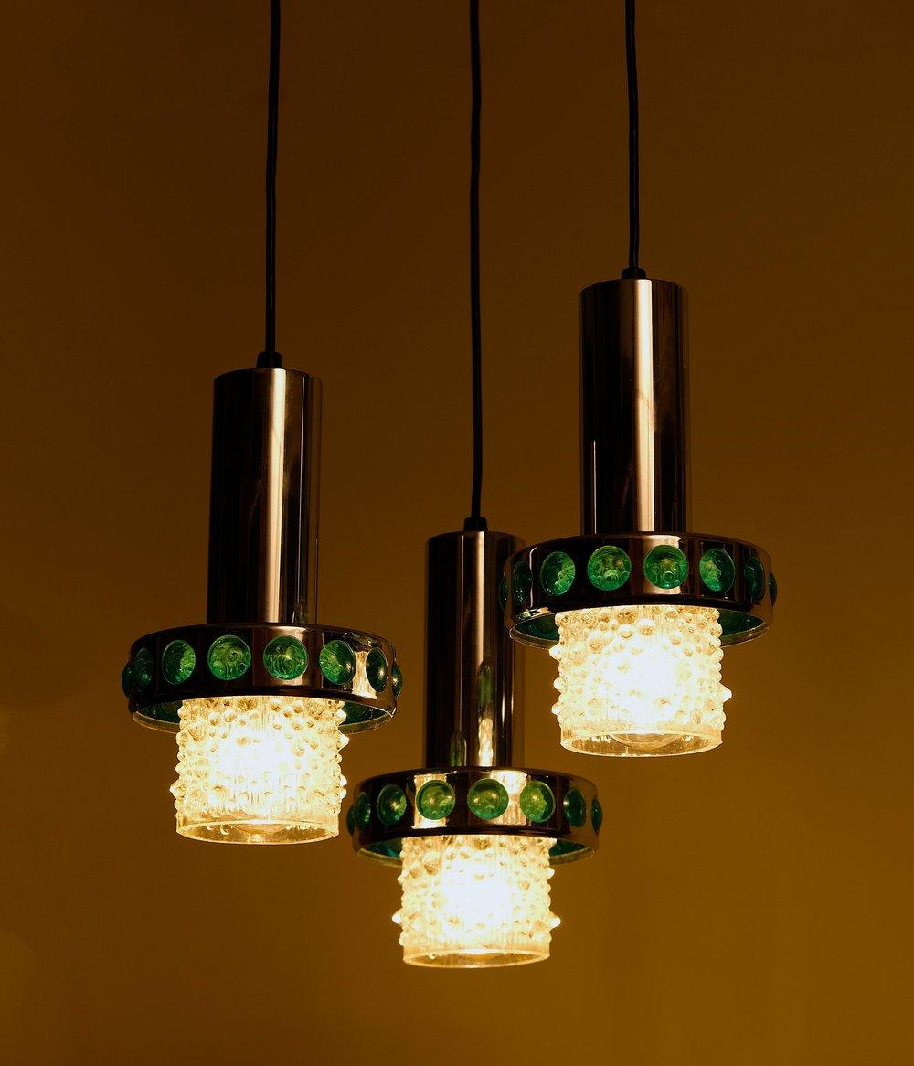 Pendentif RAAK de l'ère spatiale, Allemagne, années 1960. Ampoule à incandescence à culot moyen E-26 Edison de 60 watts recommandée ou plus si LED/CFL. 

CRÉATEUR : inconnu

PÉRIODE : 1960-1969

PAYS D'ORIGINE : Italie

ÉTAT : BON (voir description