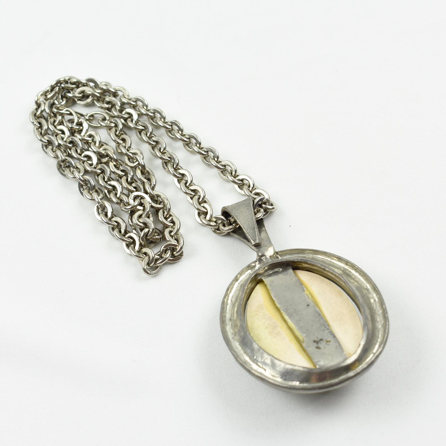 Collier en étain de l'ère spatiale avec pendentif en céramique verte en vente 4