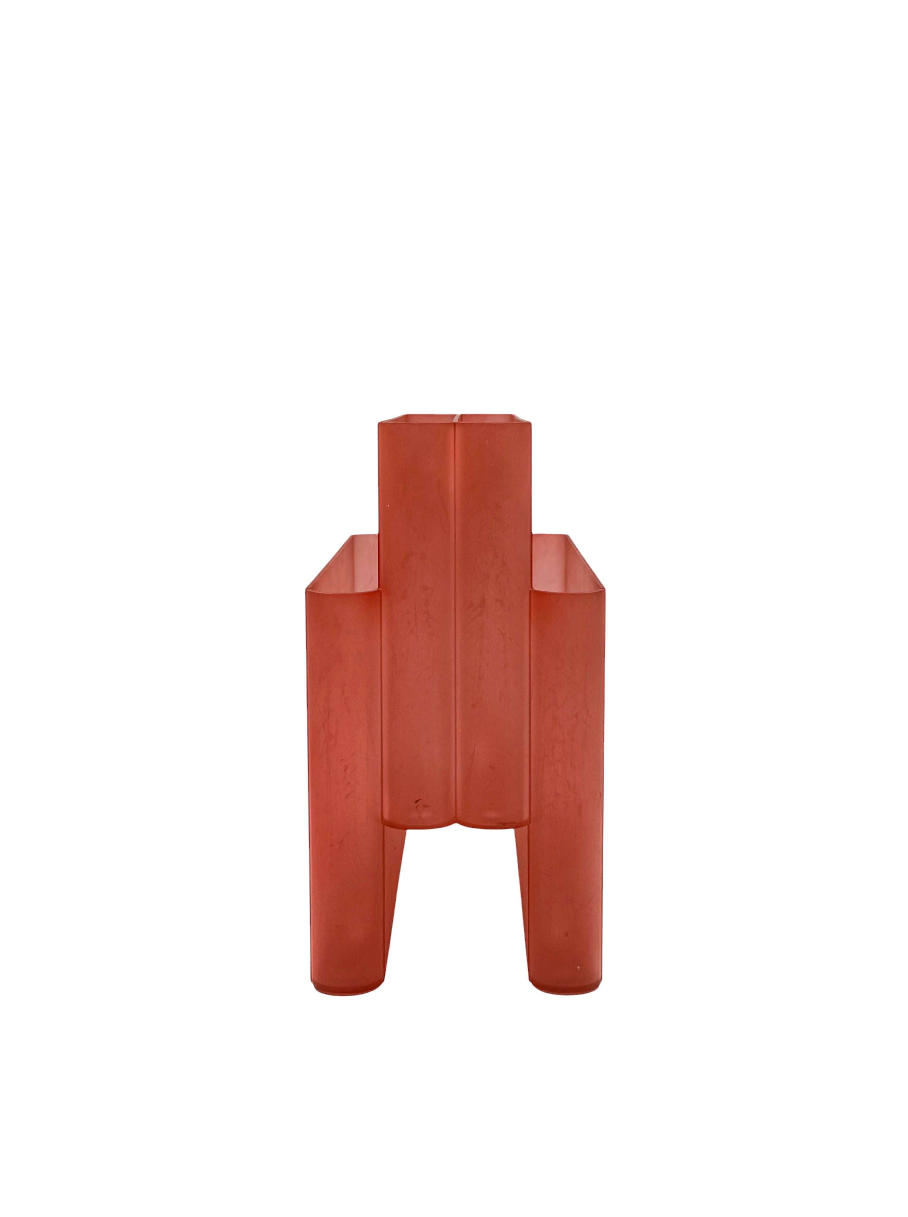 Space age pink plastic magazine rack, Giotto Stoppino, Kartell 1970s Bon état - En vente à Firenze, IT