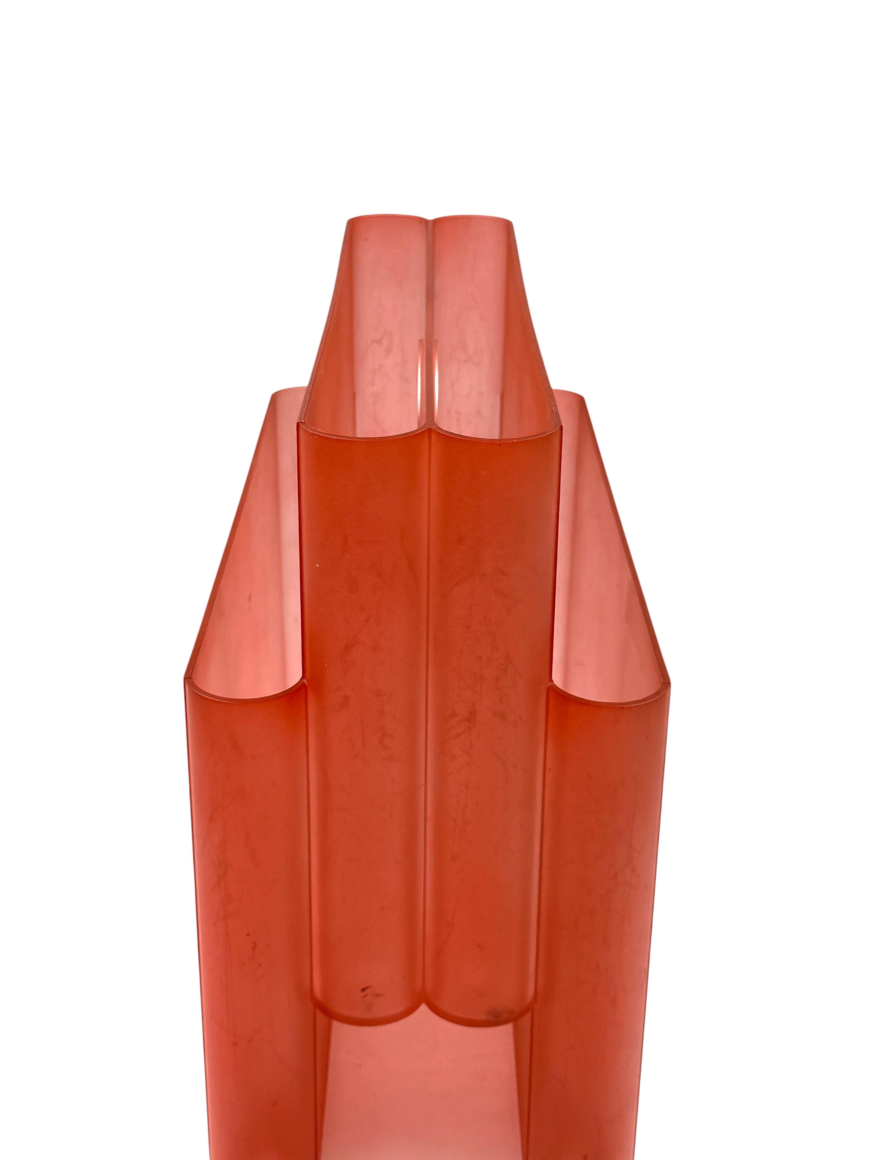 Late 20th Century Space age pink plastic magazine rack, Giotto Stoppino, Kartell 1970s en vente