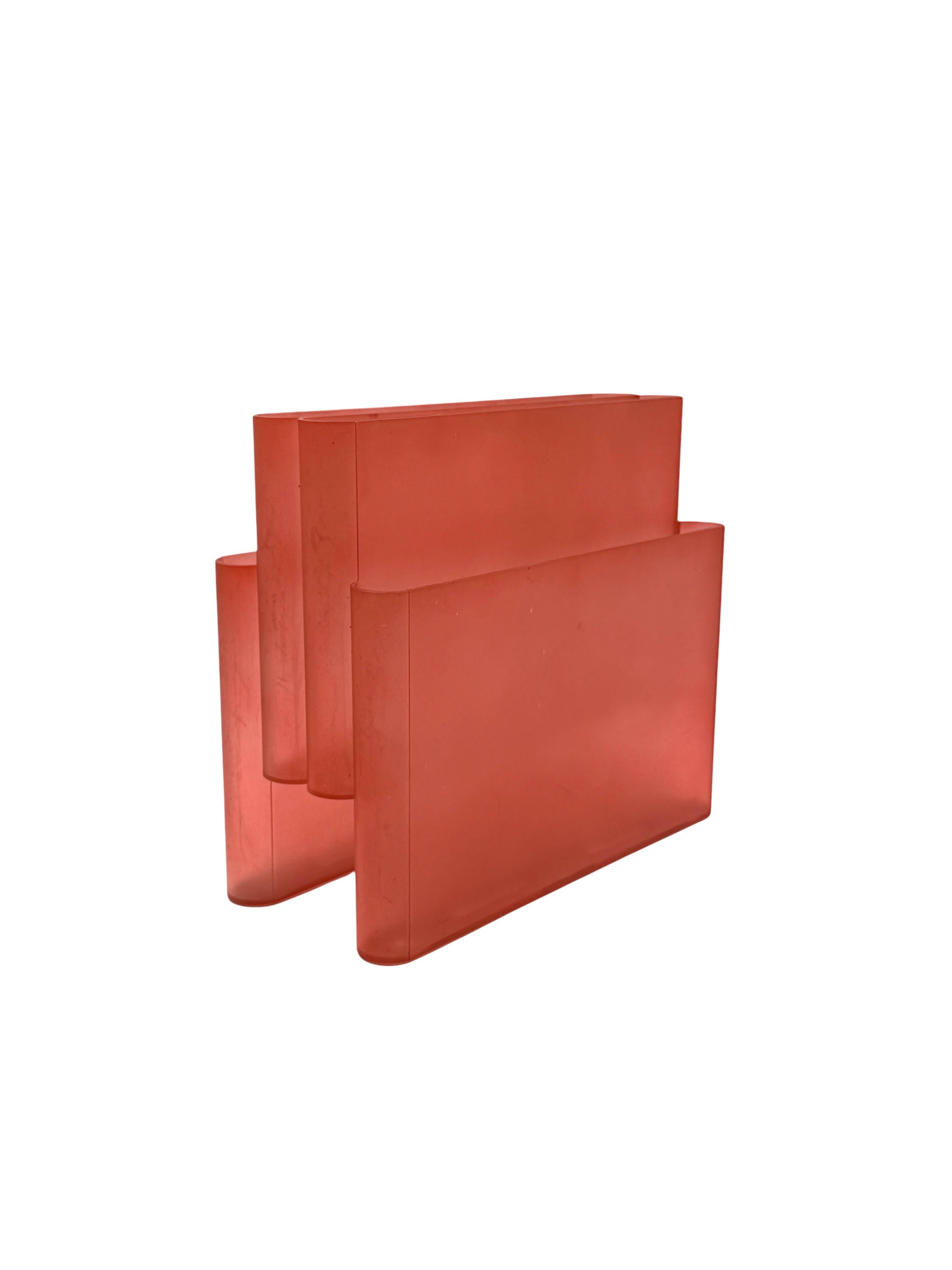 Space age pink plastic magazine rack, Giotto Stoppino, Kartell 1970s en vente 2