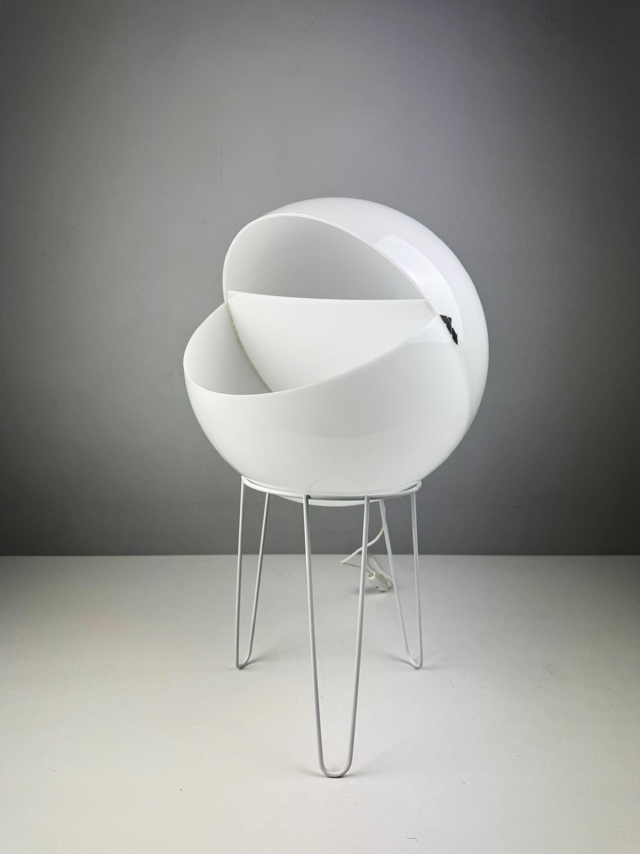 This Space Age plant lamp from the 1970s is a unique and innovative lighting solution that embodies the playful, futuristic aesthetic of the era. Designed with a built-in plant holder, this lamp combines lighting and greenery in one functional