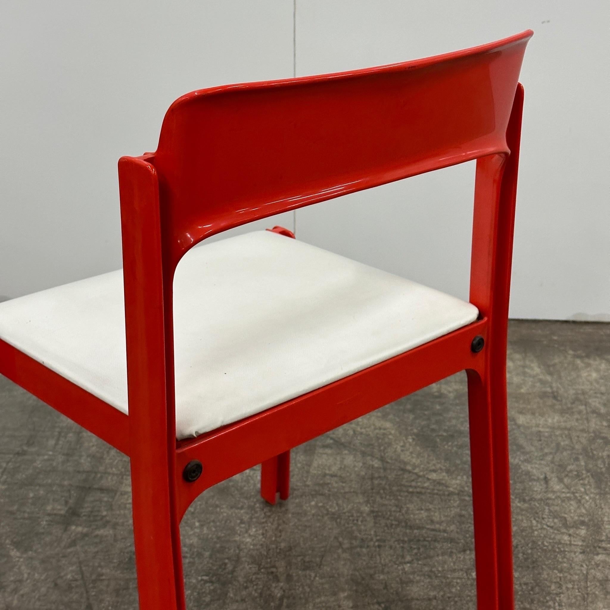 italien Chaise en plastique de l'ère spatiale de Reguitti en vente