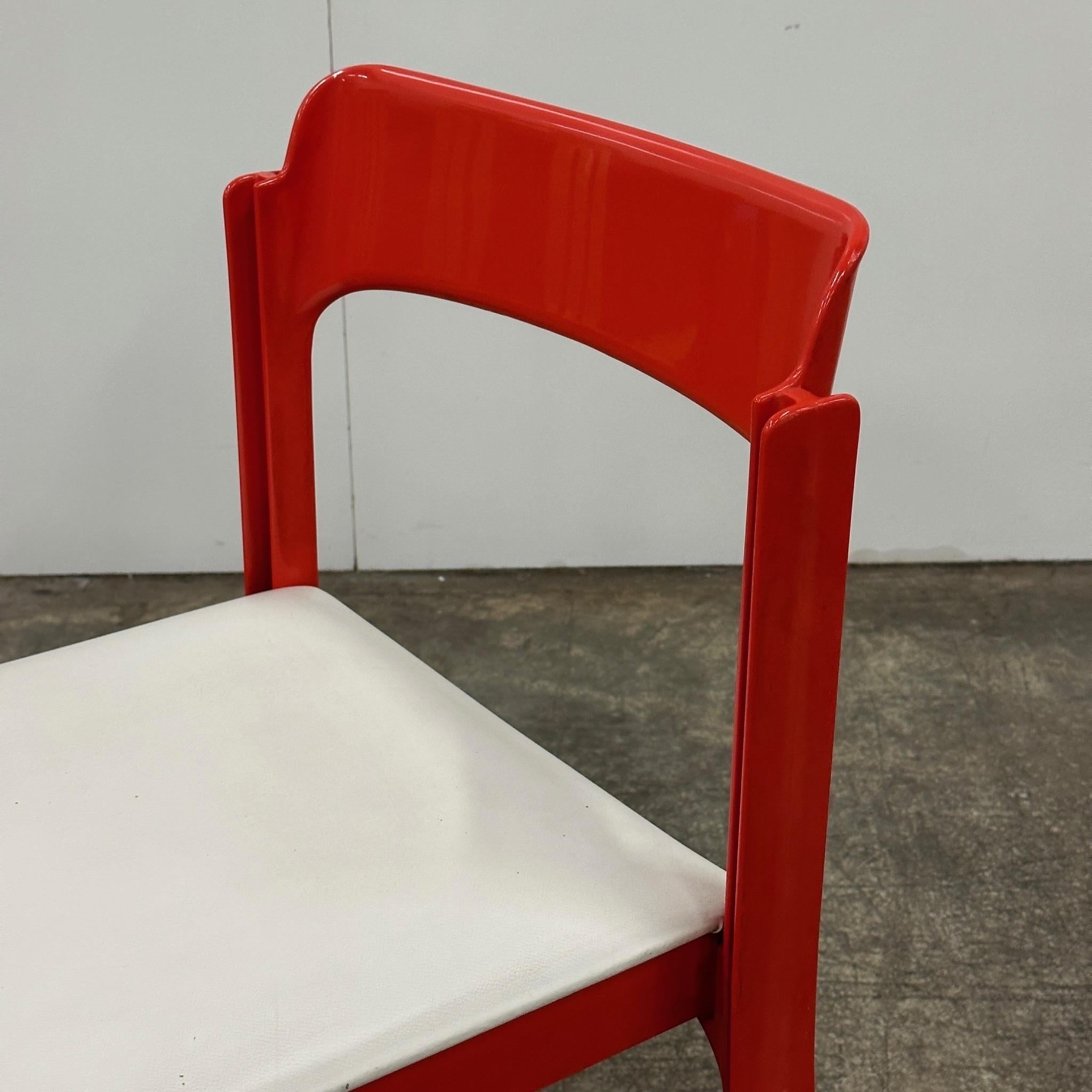 Chaise en plastique de l'ère spatiale de Reguitti Bon état - En vente à Chicago, IL