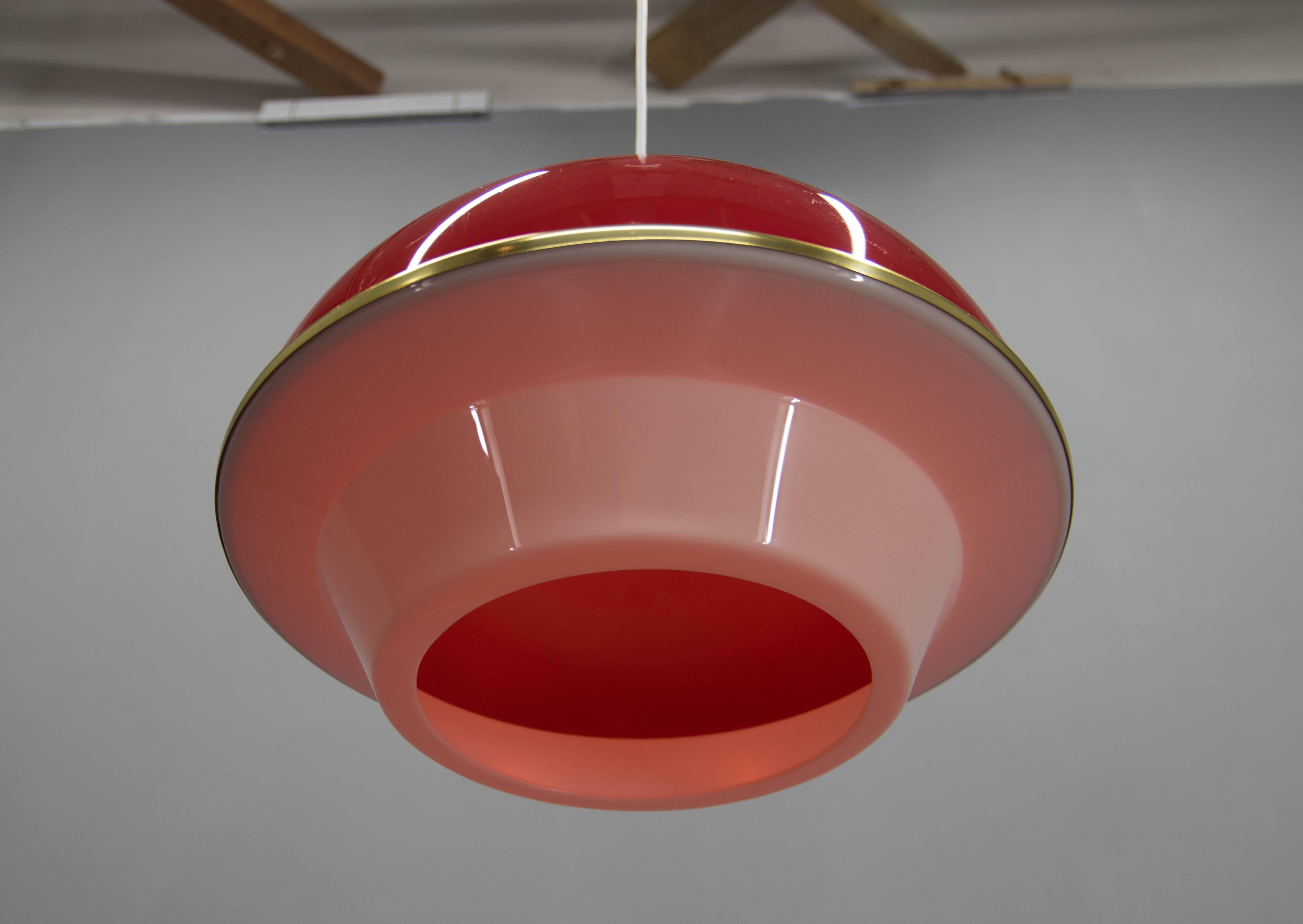 Weltraumzeit-Plastik-Anhänger, Italien, 1960er Jahre (Space Age) im Angebot