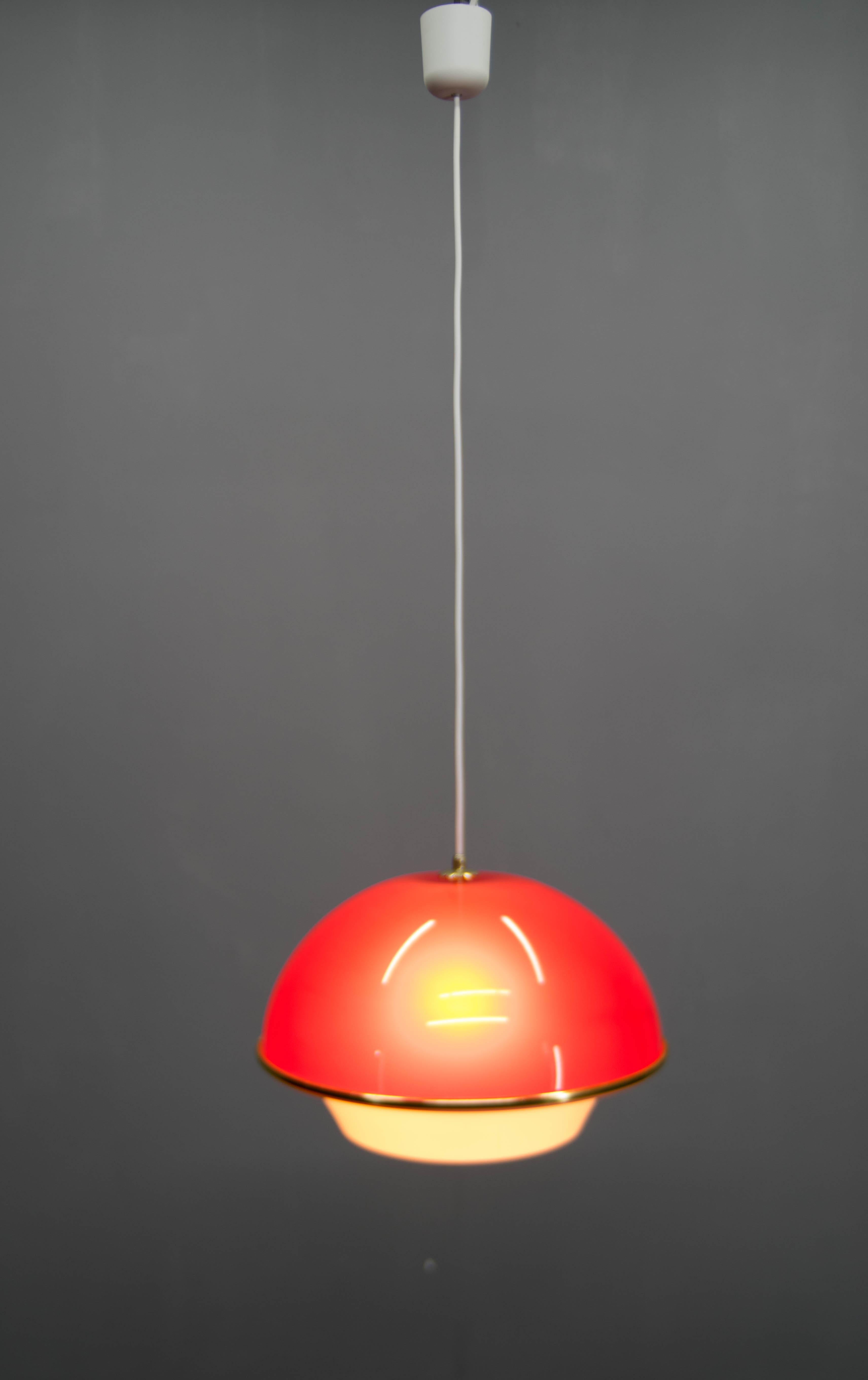 Weltraumzeit-Plastik-Anhänger, Italien, 1960er Jahre (Italienisch) im Angebot