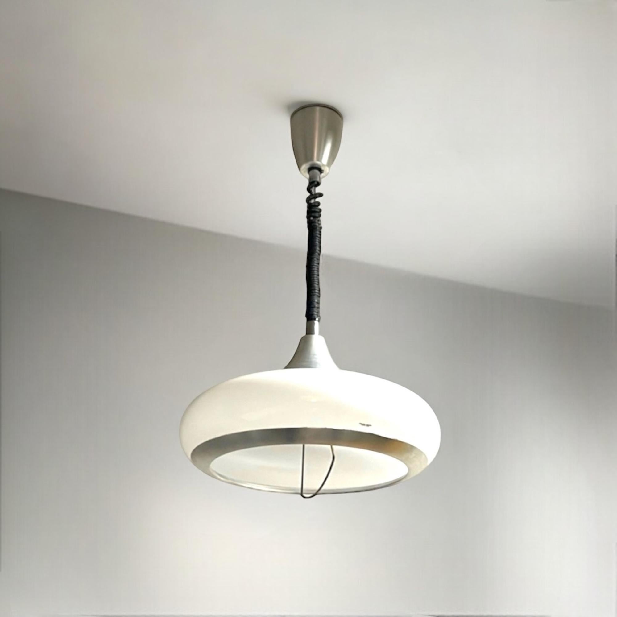 Lampada a sospensione in plastica A Space AGE di Stilux Milano, anni '70 in vendita 3