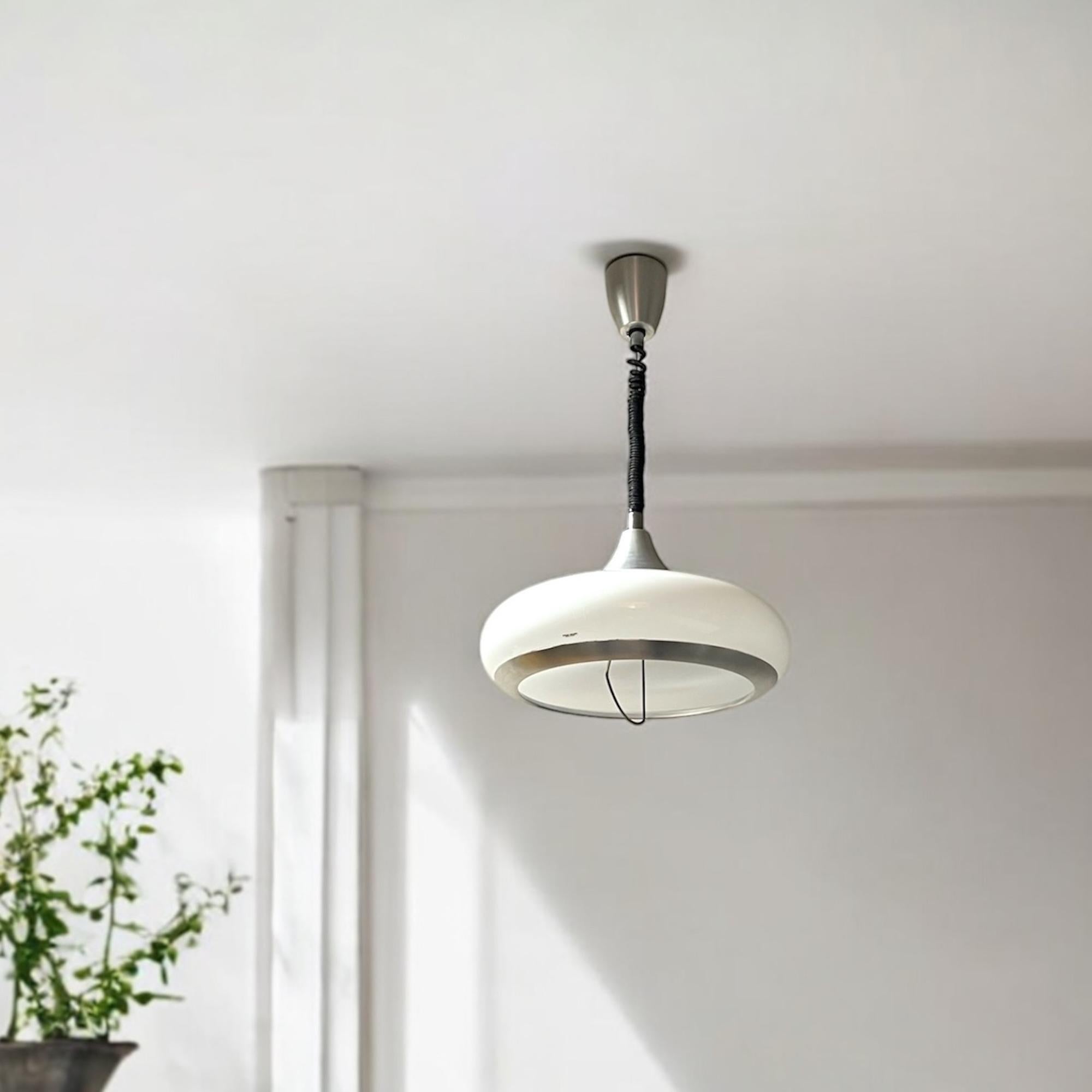 Lampada a sospensione in plastica A Space AGE di Stilux Milano, anni '70 in vendita 4