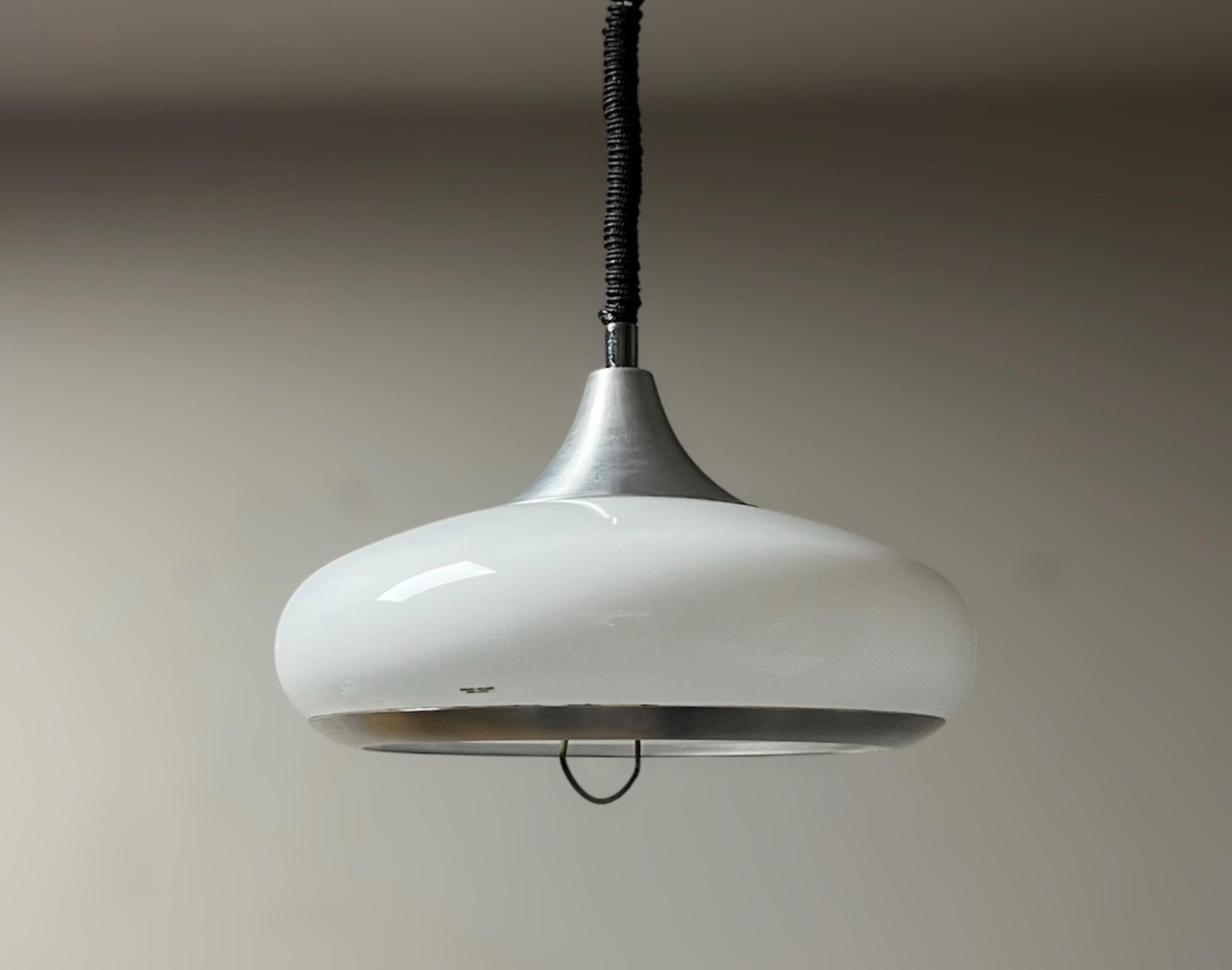 Métal Lampe suspendue de l'ère spatiale de Stilux Milano, 1970 en vente