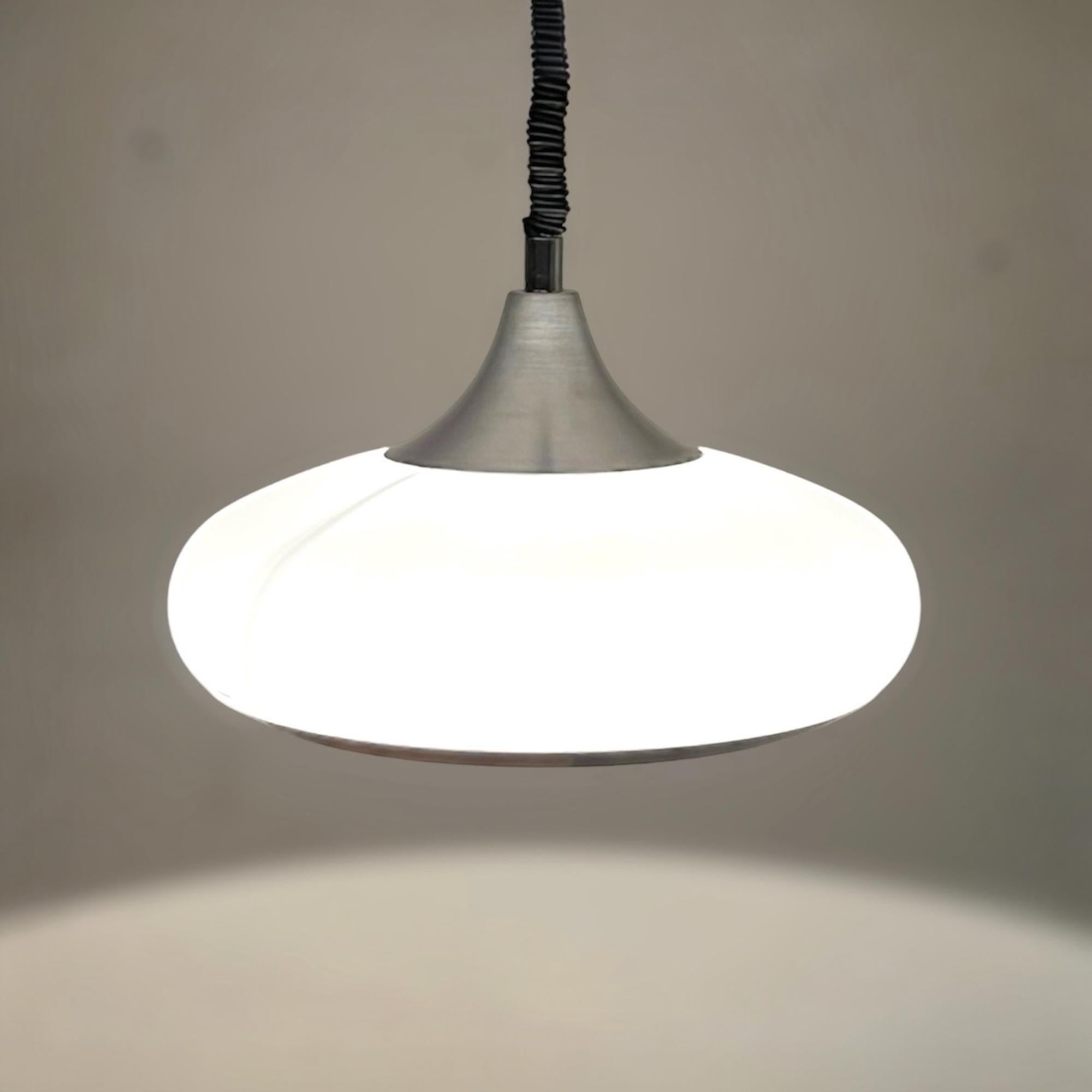 Metallo Lampada a sospensione in plastica A Space AGE di Stilux Milano, anni '70 in vendita