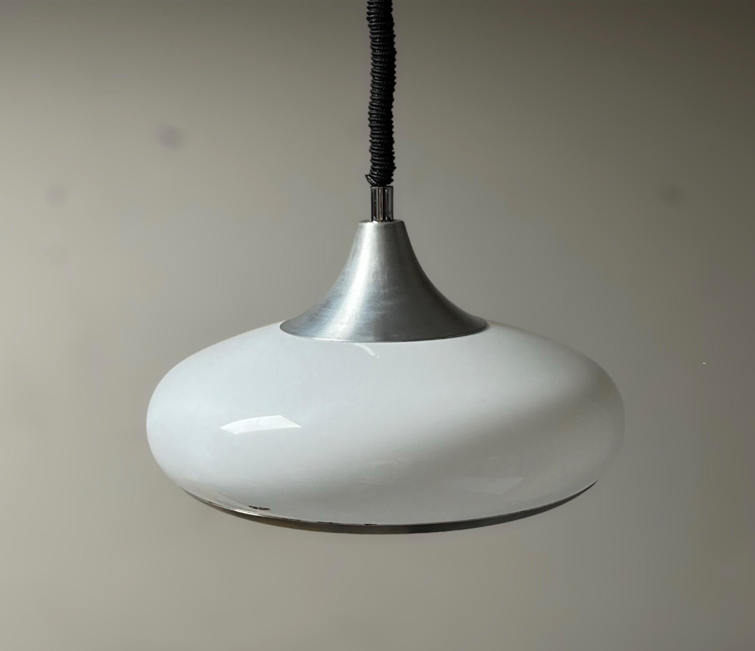 Lampe suspendue de l'ère spatiale de Stilux Milano, 1970 en vente 1