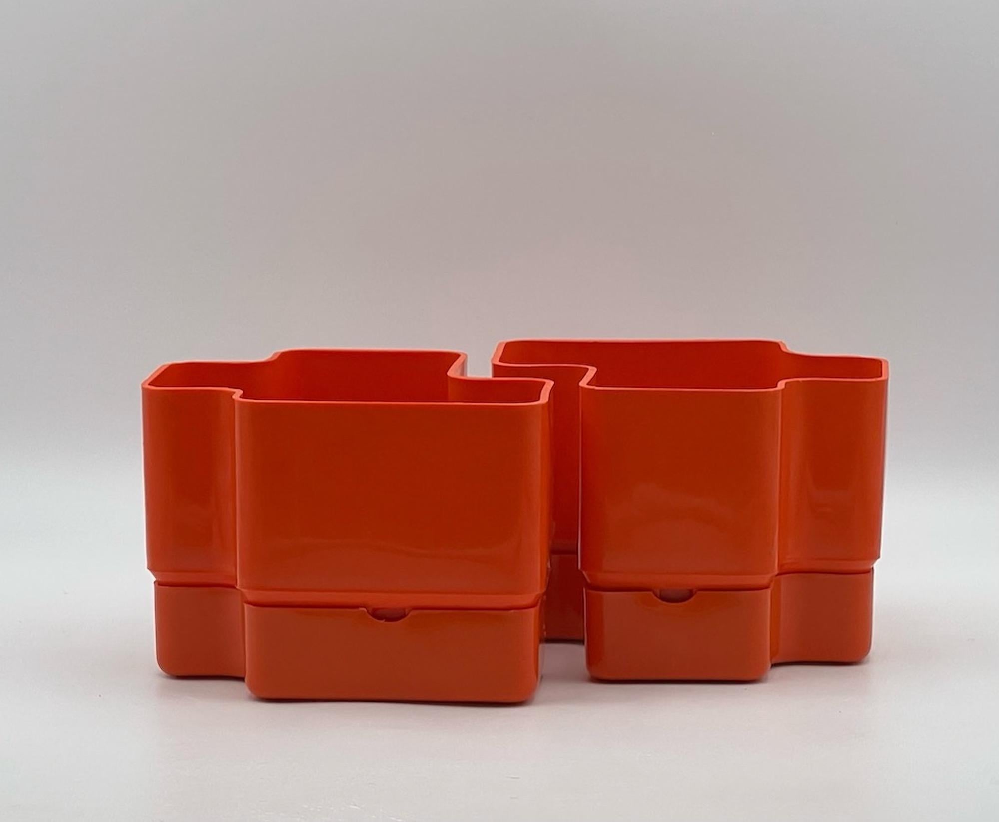  Space Age Plastic Planters by Programma Vastill, 1970s, Set of 2 In Good Condition For Sale In San Benedetto Del Tronto, IT