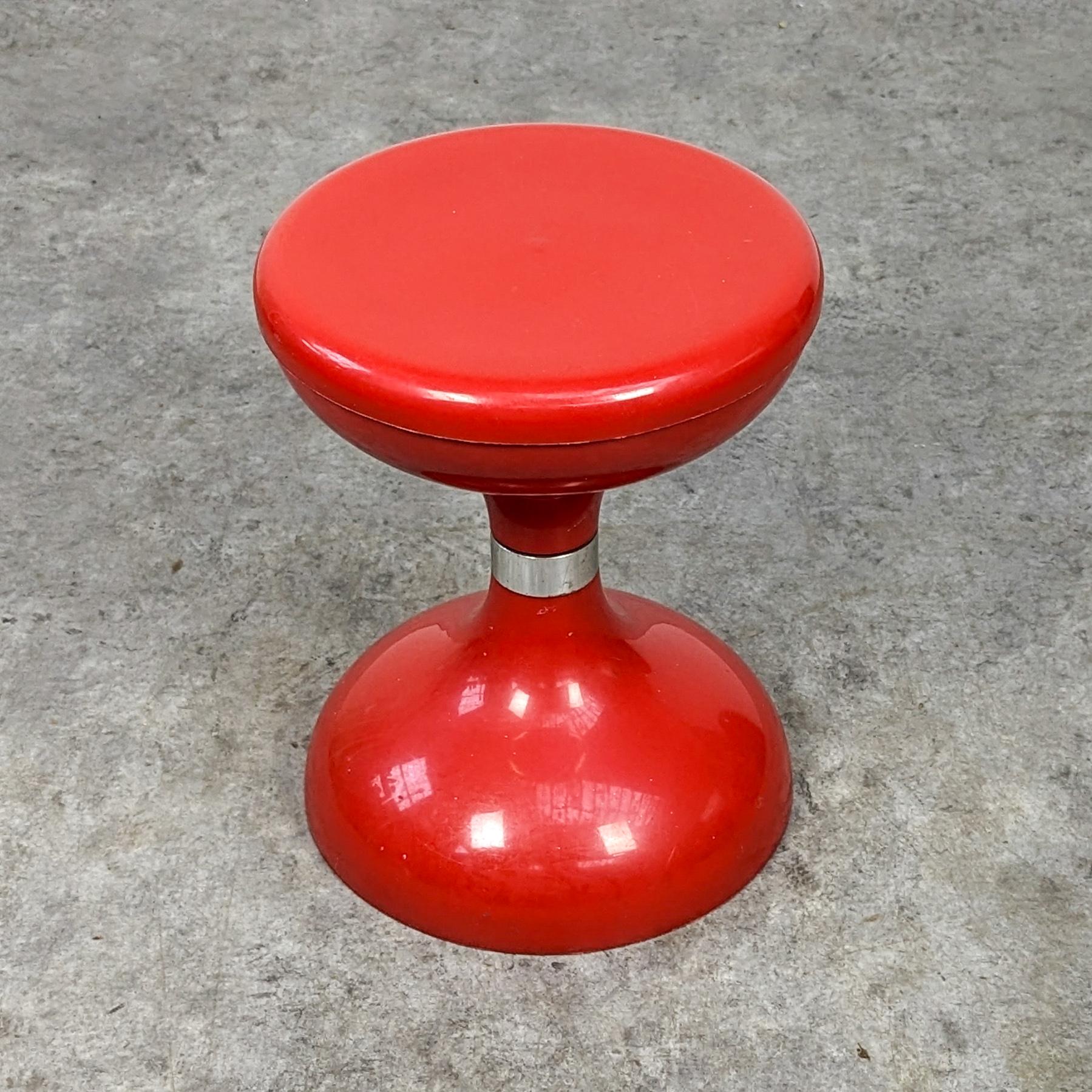 Space Age plastic stool Robur Sgabello Americano, Italy, 1970s In Good Condition For Sale In PRAHA 5, CZ