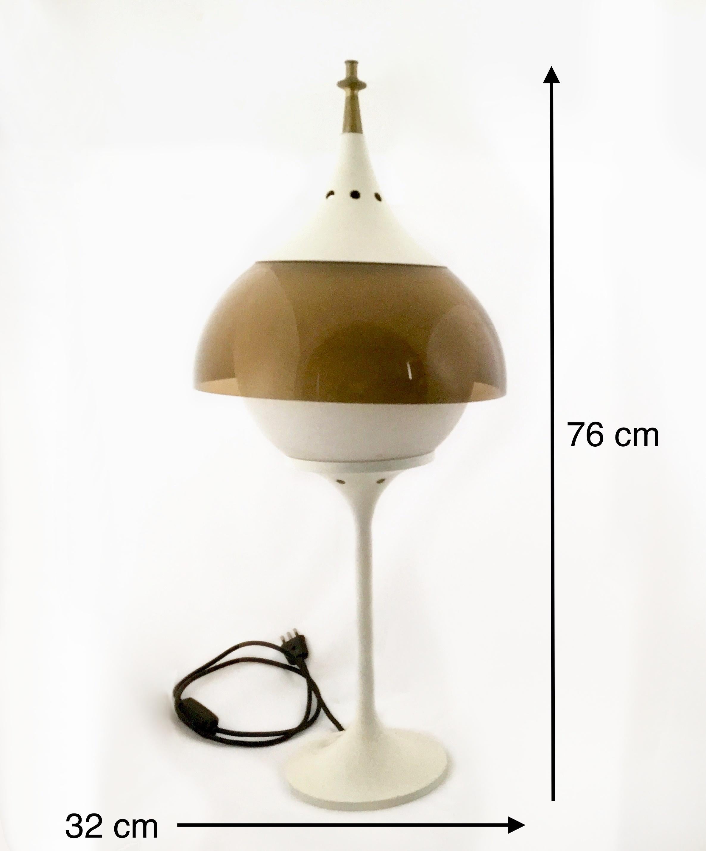 Space Age Postmodern Plexiglass and White Varnished Metal Table Lamp, Italy 4