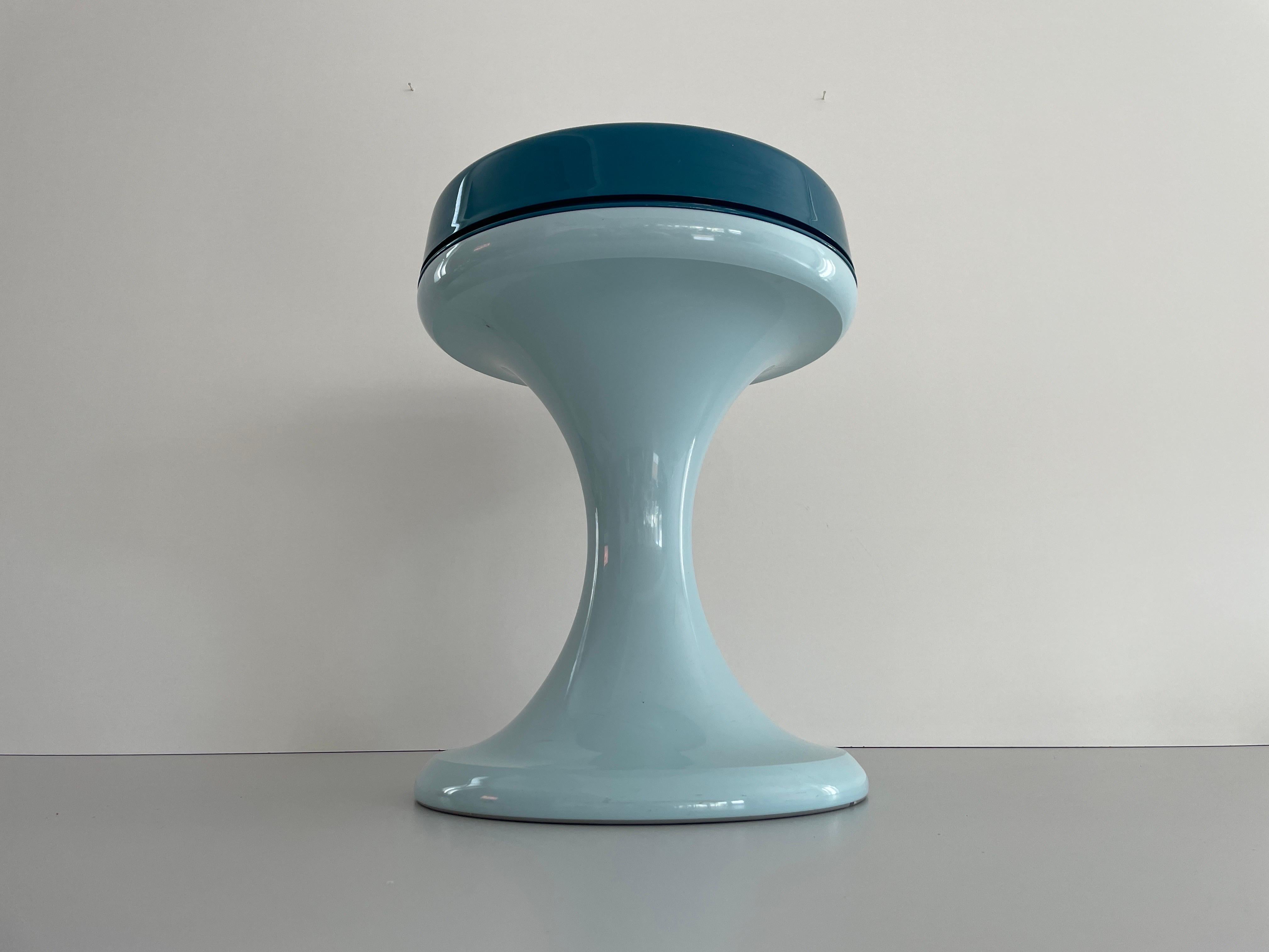 Space Age Plexiglass Stool by EMSA, 1970s, Germany

Measurtements :

Height: 45 cm
Top diameter: 33 cm

Please do not hesitate to ask us if you have any questions.