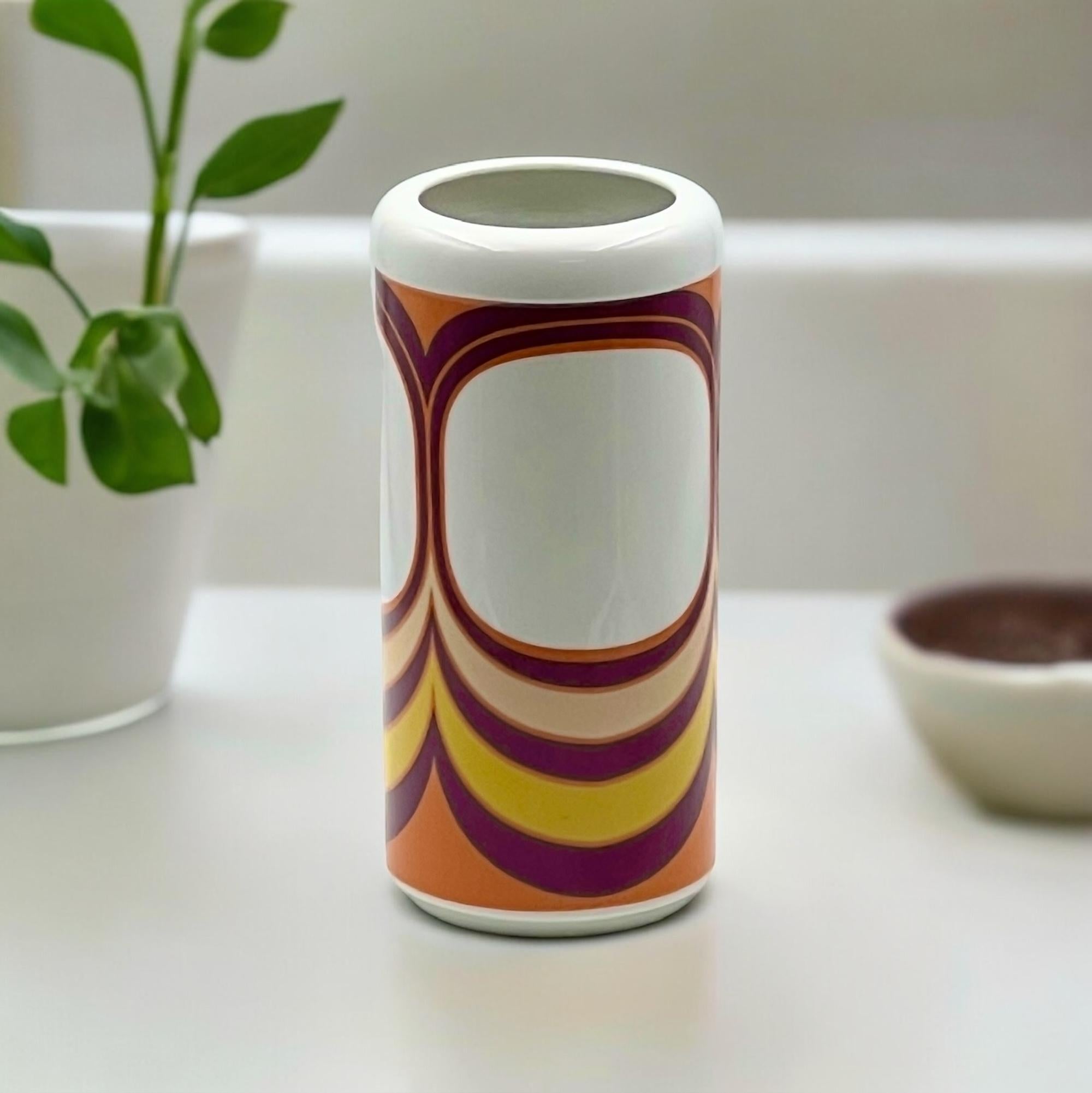 Metà XX secolo Vaso in porcellana A Space di Krautheim & Adelberg - Capolavoro MCM degli anni '60 in vendita