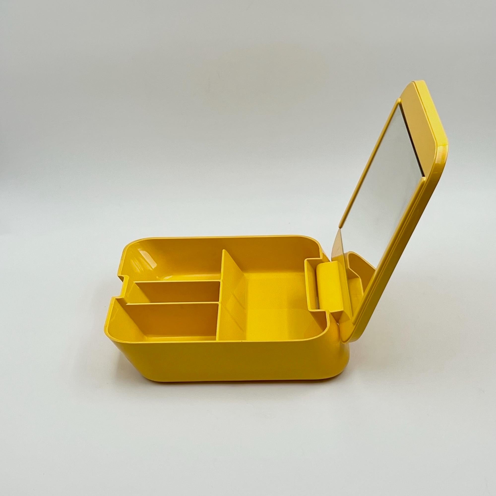 Makio Hasuike’s groundbreaking approach to industrial design finds one of its most compelling expressions in this 1970s portable vanity set for Gedy. A fusion of bold aesthetics and functional ingenuity, this Space Age masterpiece exemplifies the