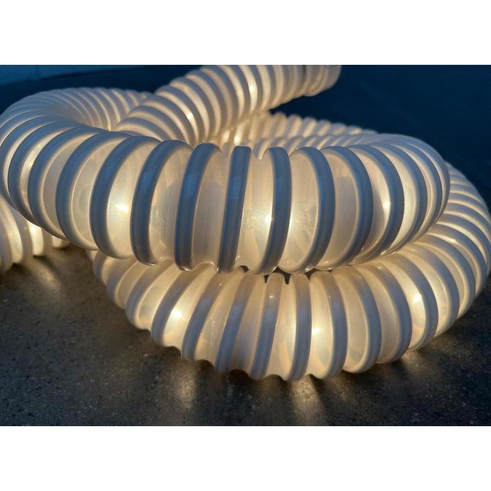 Lampadaire serpent postmoderne de l'ère spatiale, Livio & Gianfranco, 1970 Excellent état - En vente à Hamburg, DE