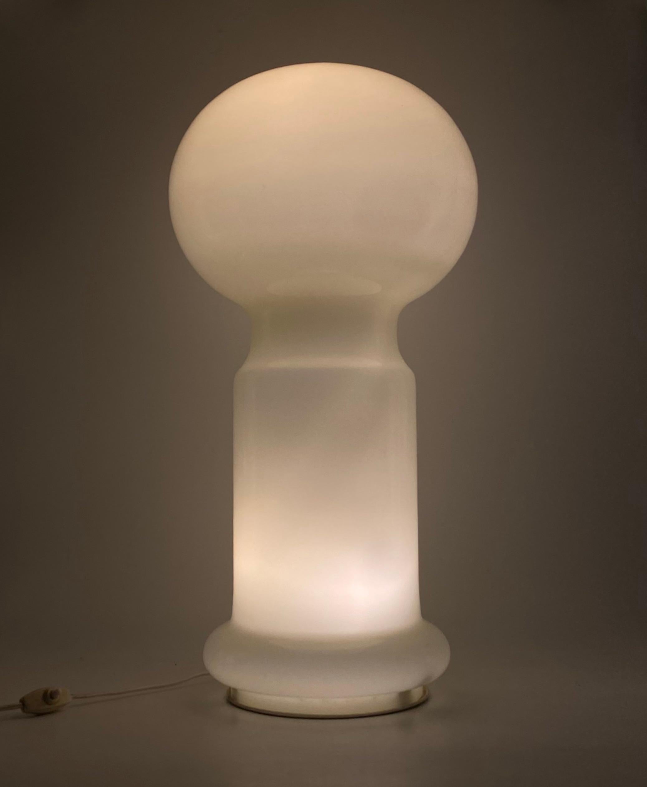 Rare lampe de table monumentale en verre de Murano de l'ère spatiale, Vistosi, années 1960 en vente 10