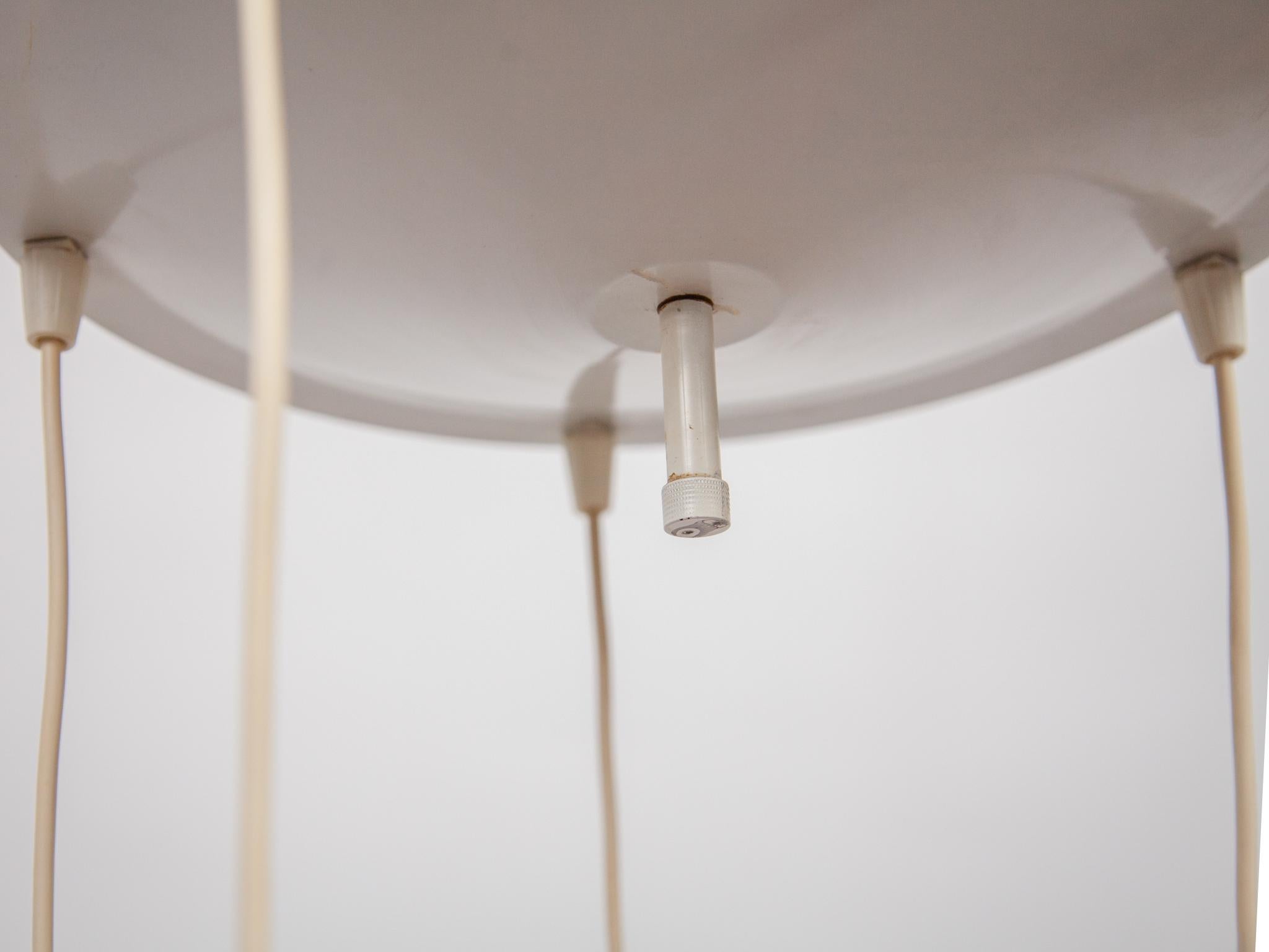 Pendentif Cascade à cinq globes en métal rouge et blanc de l'ère spatiale, Lyfa en vente 3