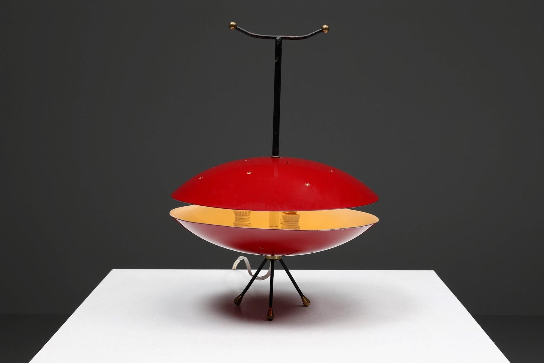 Lampada A Space Age rossa e nera, base in ottone, Modern Age, anni '70 in vendita 2