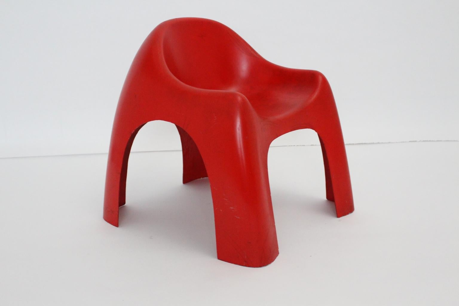 Space Age Red Fiberglass Vintage Lounge Chair, 1960s In Good Condition In Vienna, AT