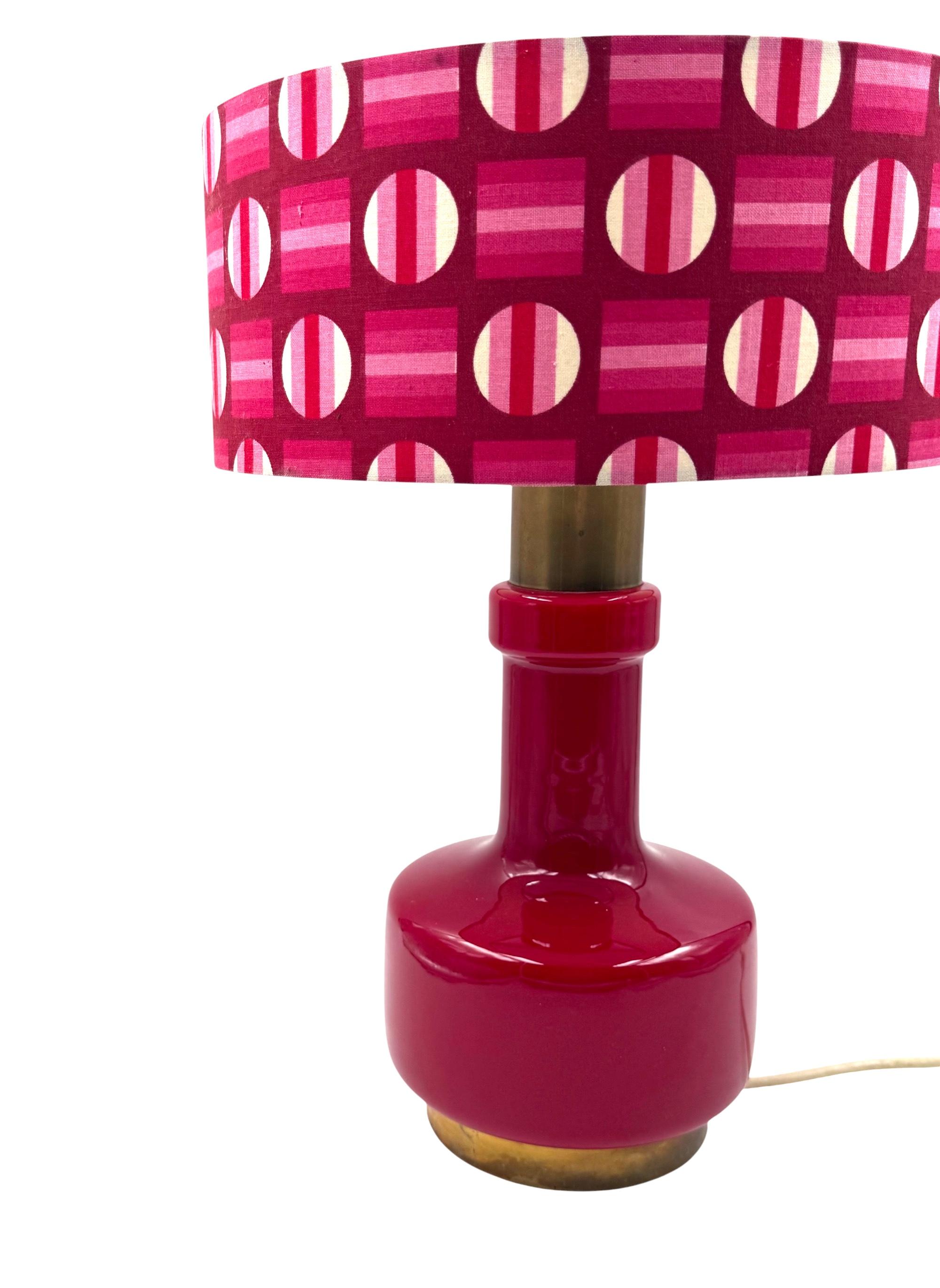 Lampe de table en verre rouge de l'ère spatiale, Italie, années 1960 en vente 4