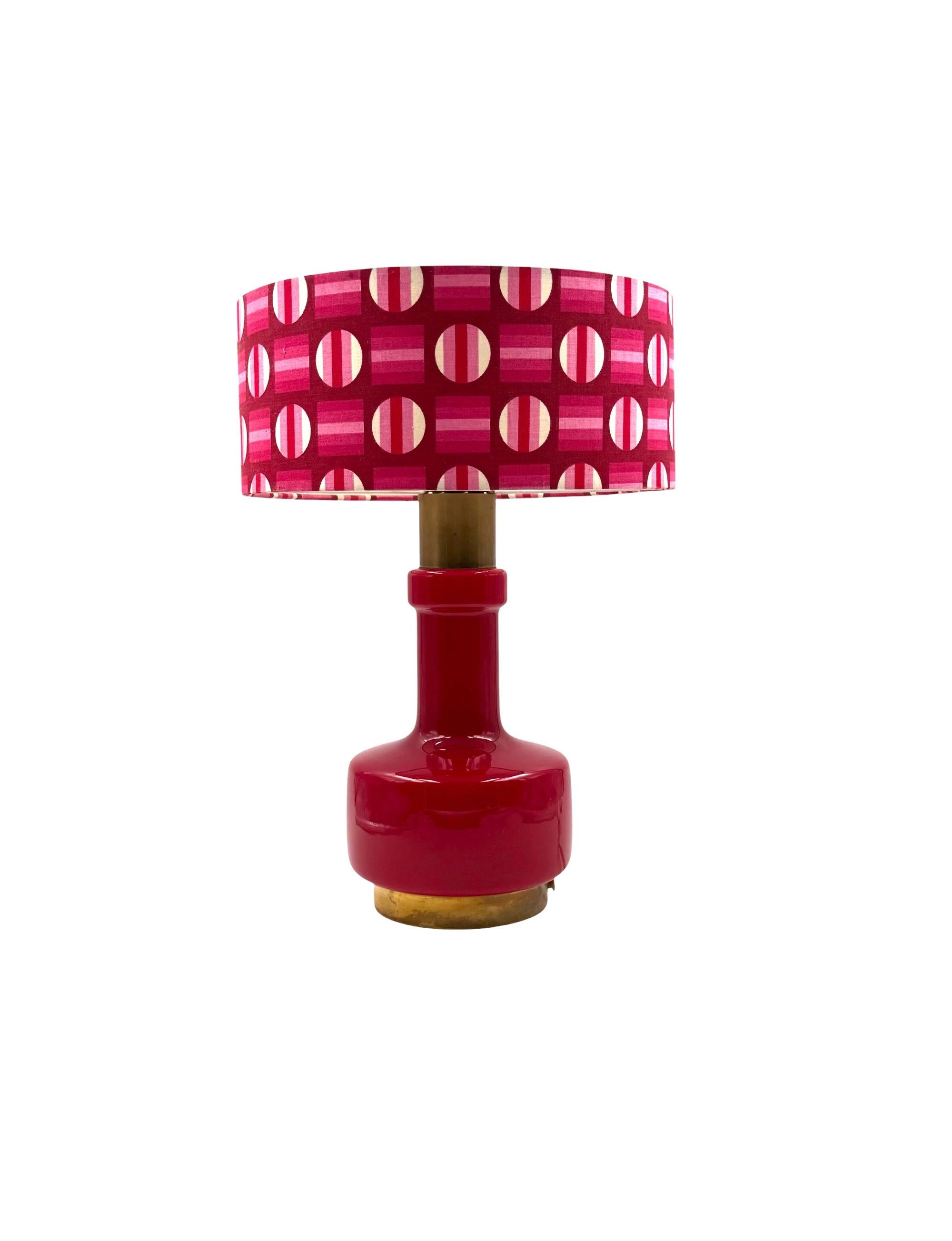 Lampe de table en verre rouge de l'ère spatiale, Italie, années 1960 en vente 6