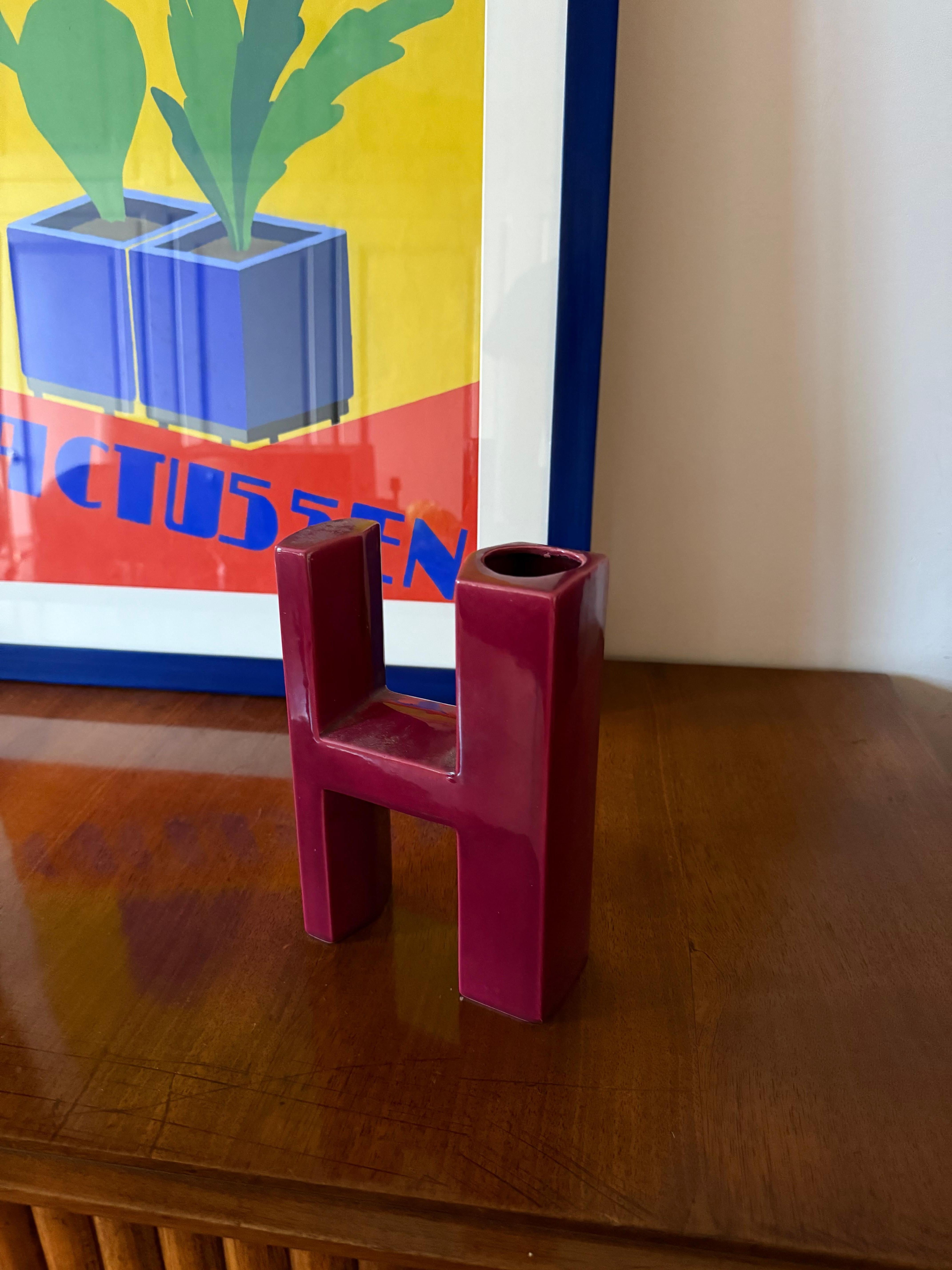 Space age red H letter shaped ceramic solifleur vase, Marcel Radureau ca. 1970 Era espacial en venta