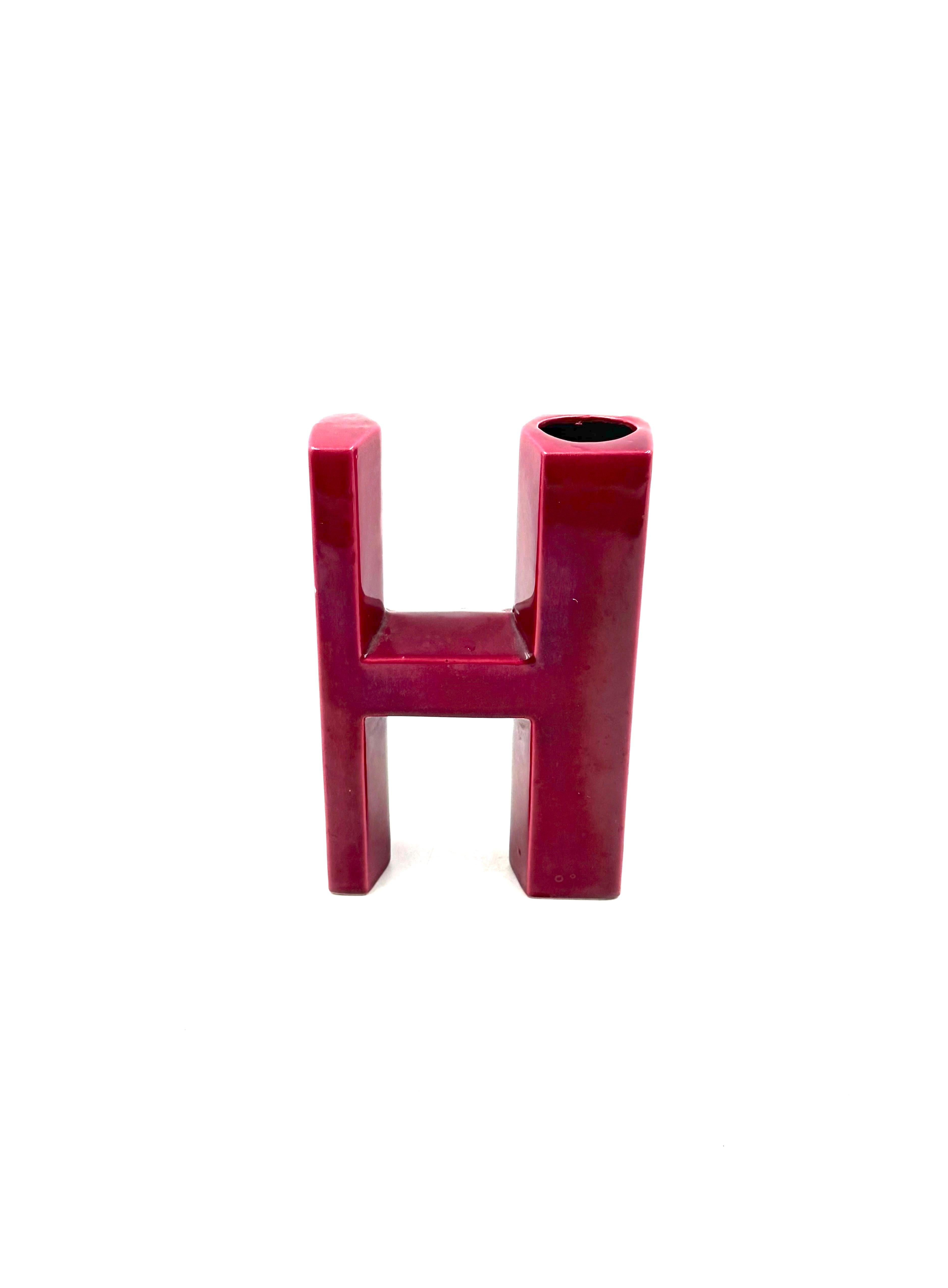 Space age red H letter shaped ceramic solifleur vase, Marcel Radureau ca. 1970 Late 20th Century en venta