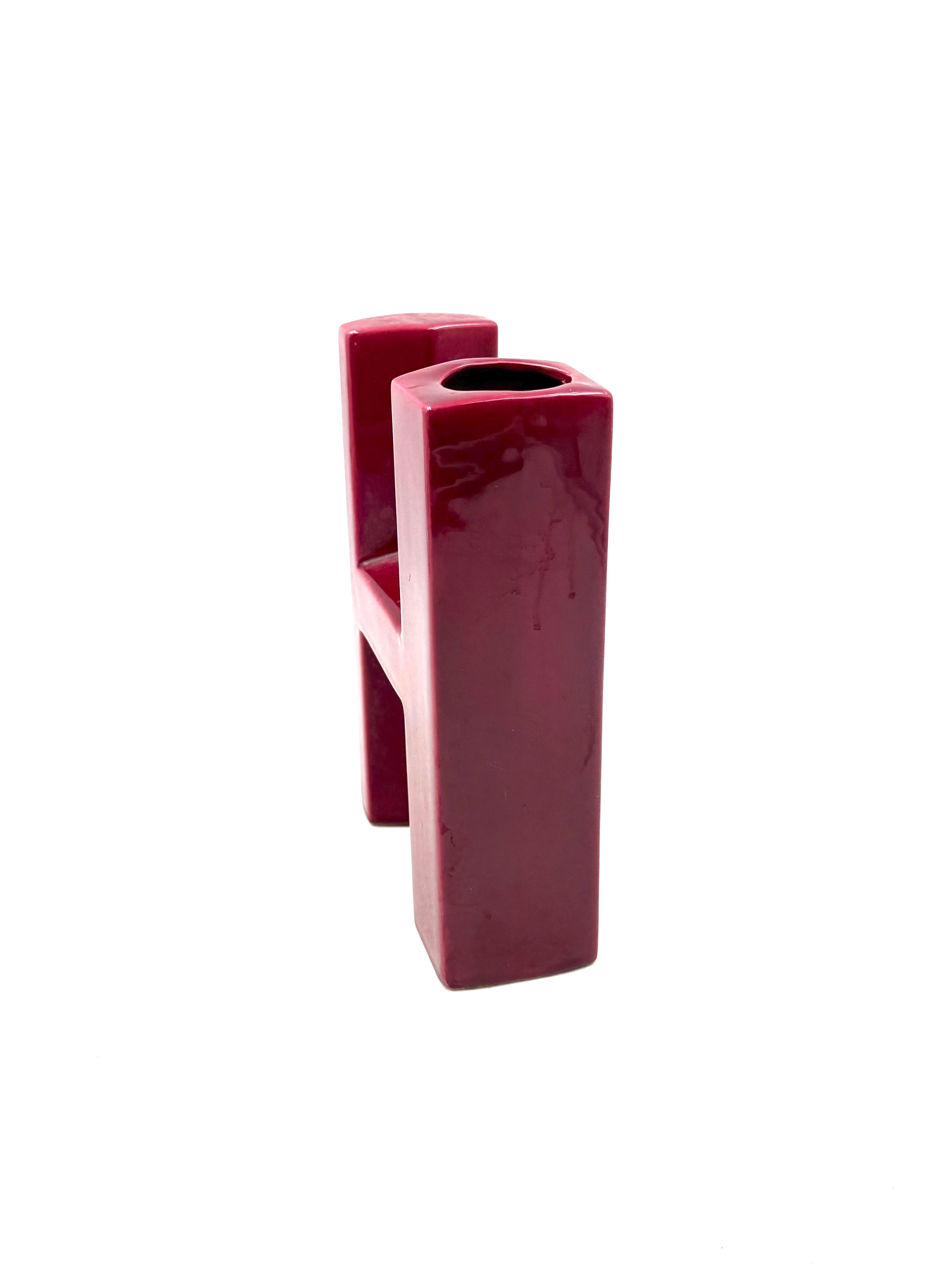 Space age red H letter shaped ceramic solifleur vase, Marcel Radureau ca. 1970 en venta 2