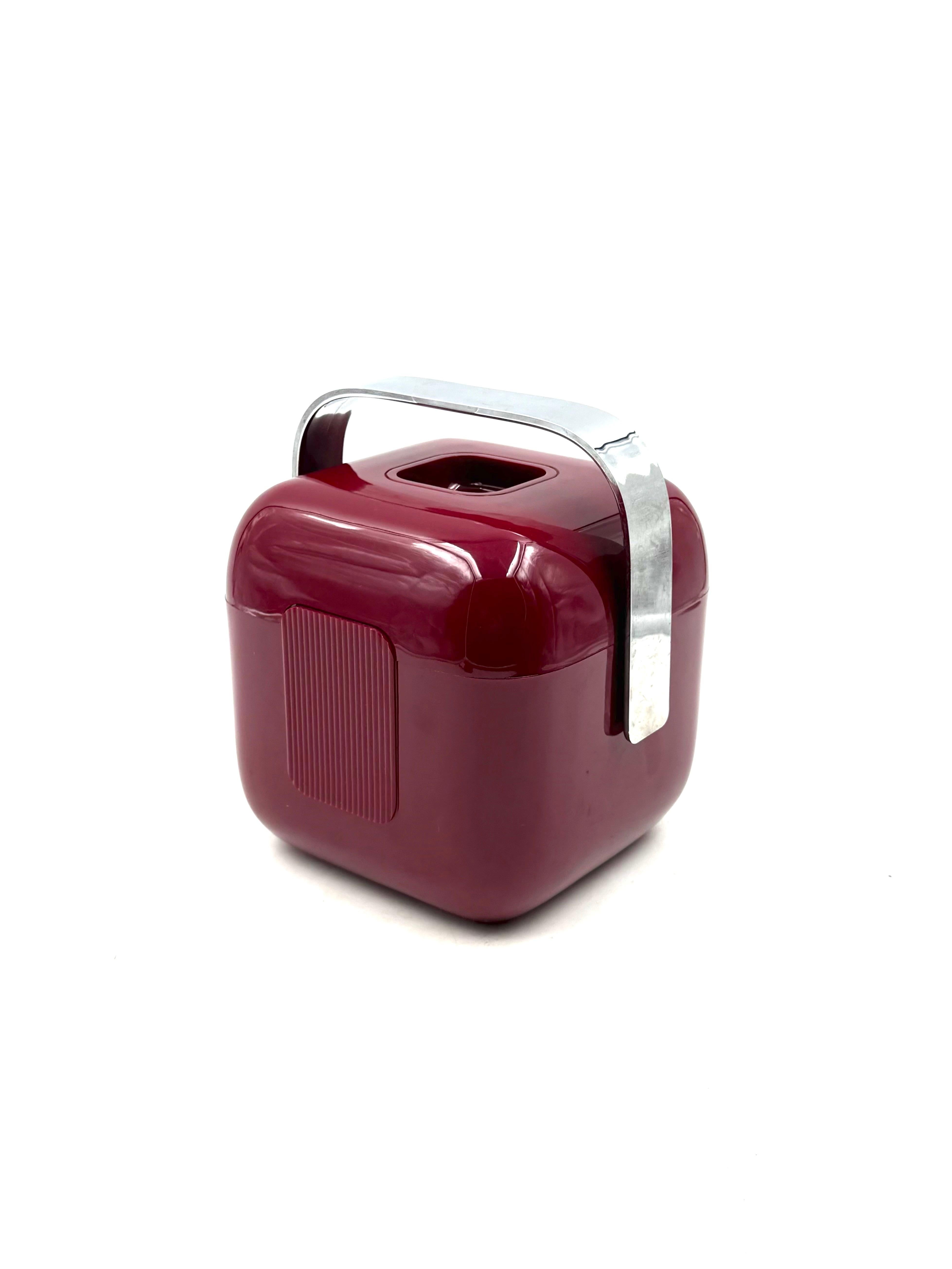 Space age red Ice Bucket, Guzzini Italy, ca. 1970s For Sale 3