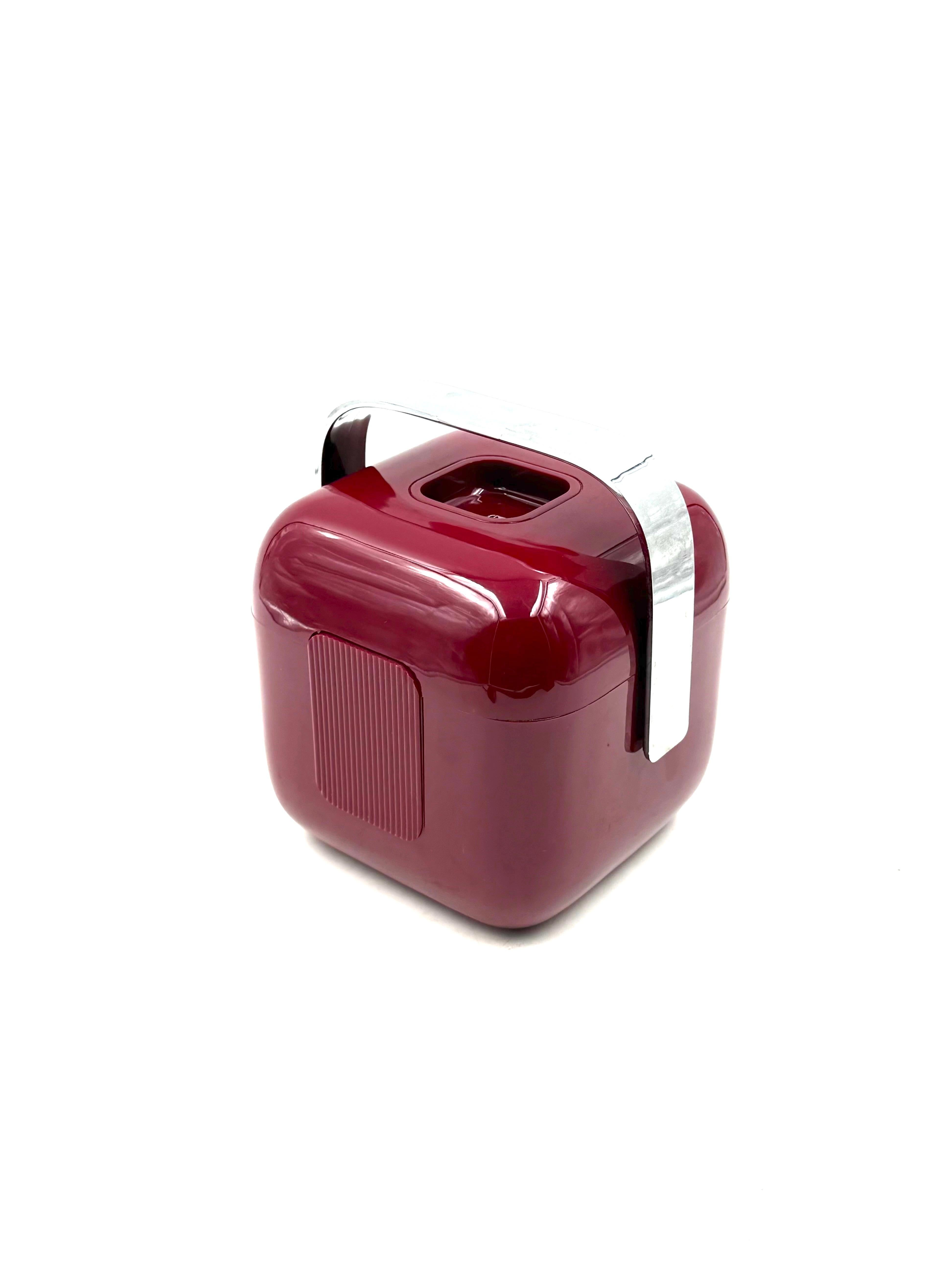 Space age red Ice Bucket, Guzzini Italy, ca. 1970s For Sale 4