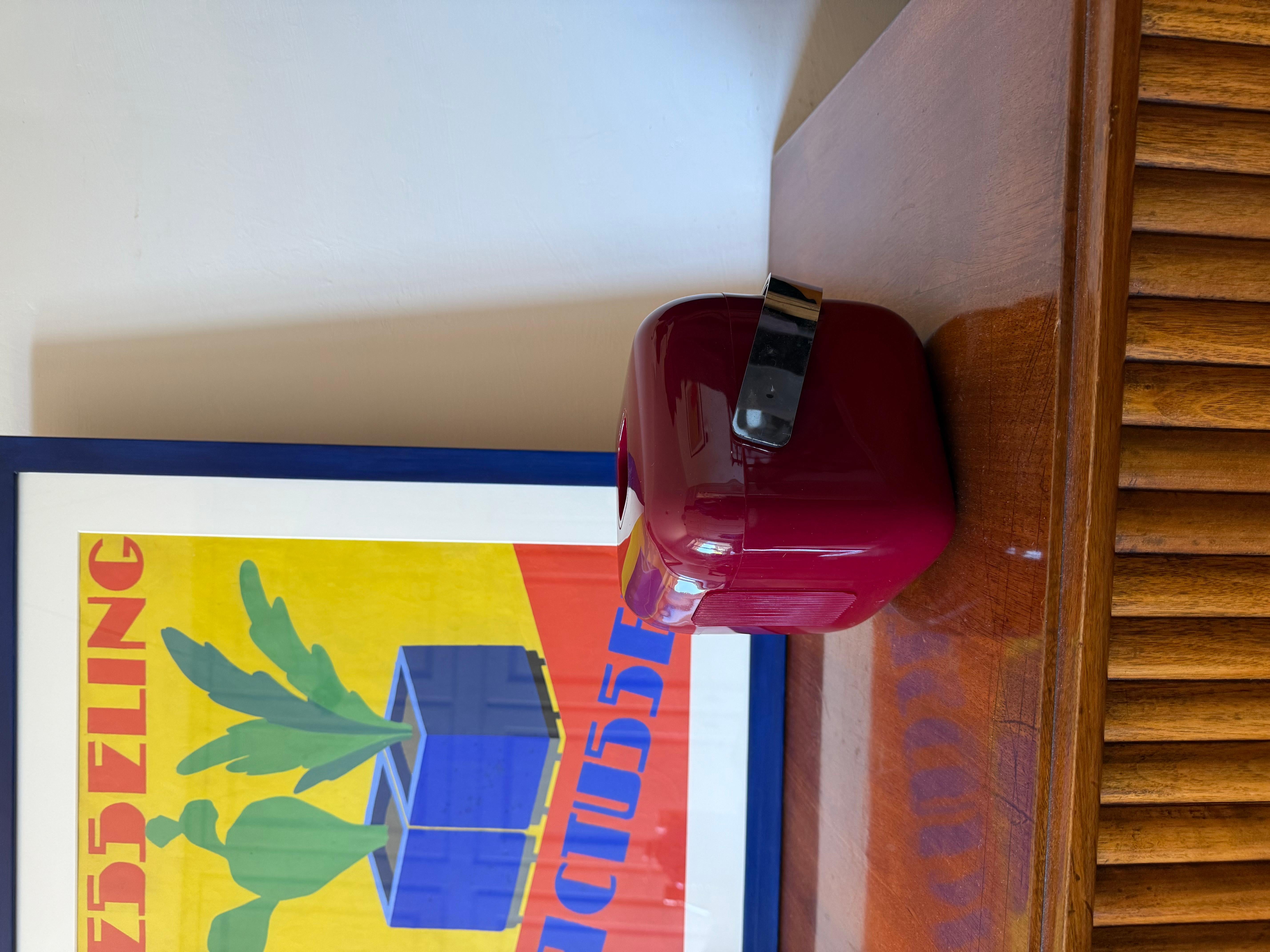 Space age red Ice Bucket, Guzzini Italy, ca. 1970s In Excellent Condition For Sale In Firenze, IT