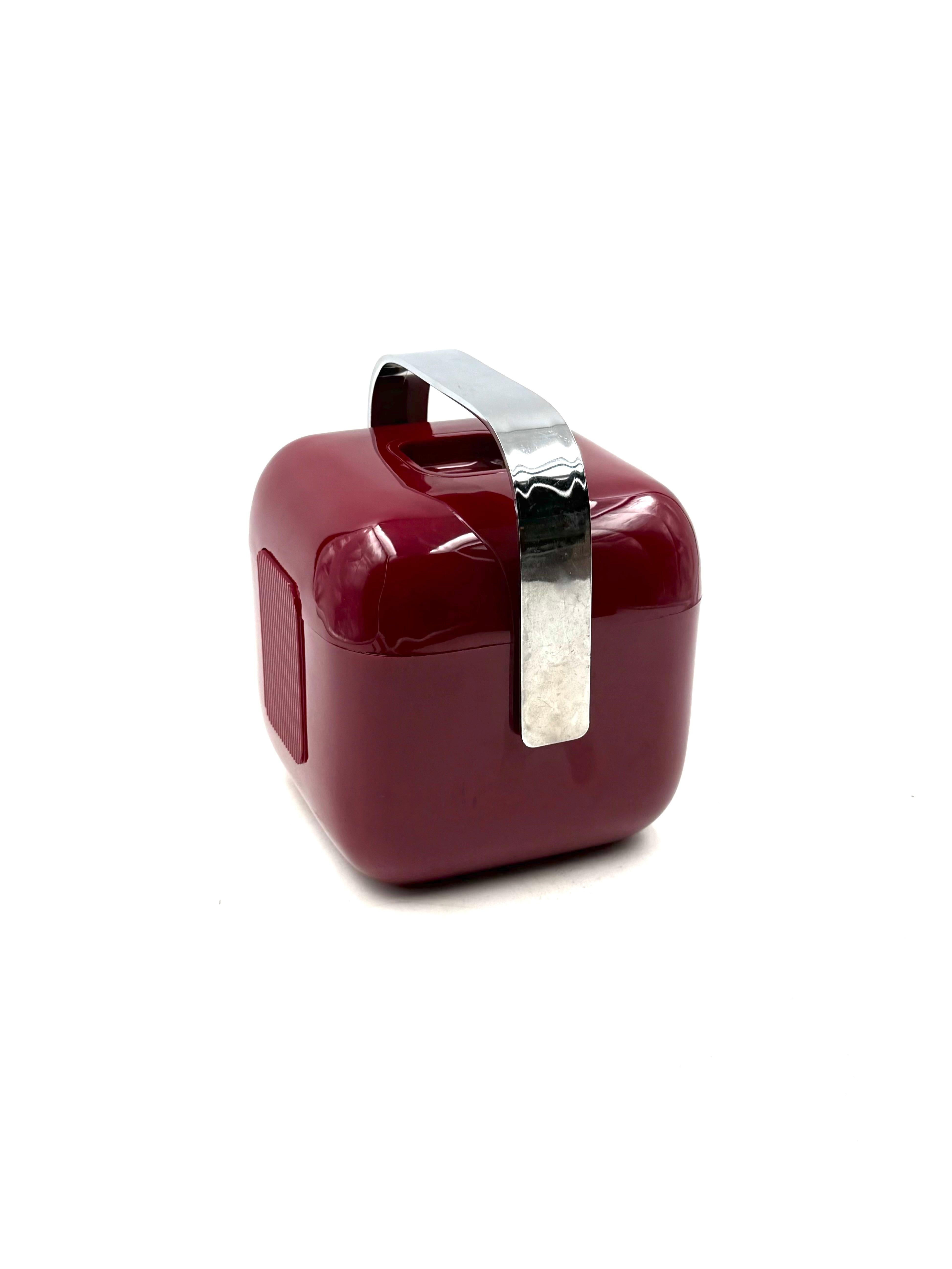 Space age red Ice Bucket, Guzzini Italy, ca. 1970s For Sale 2