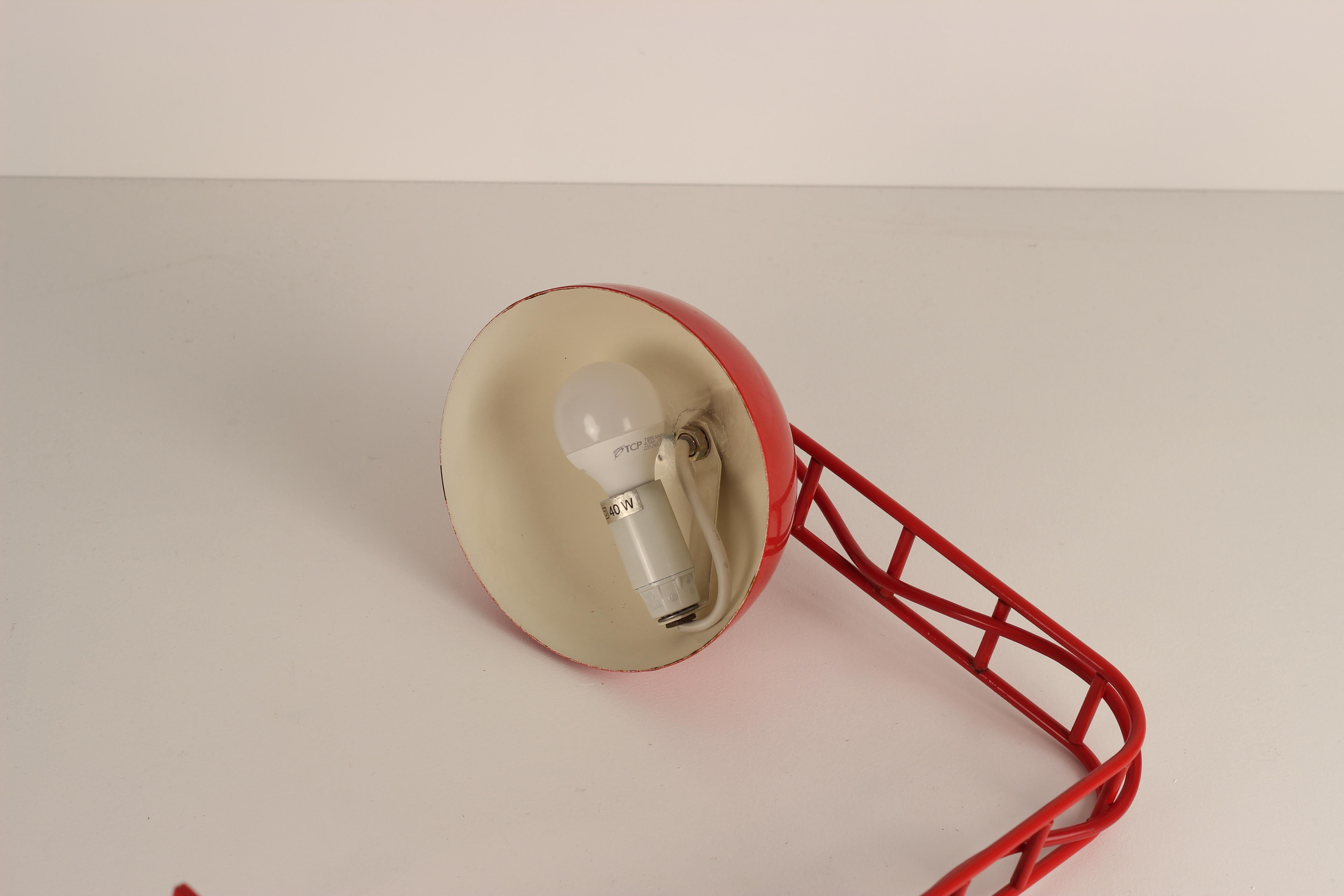 Space Age Red Ladder Desk Lamp 1960’s from the Lord Robert Boothby Estate  For Sale 2