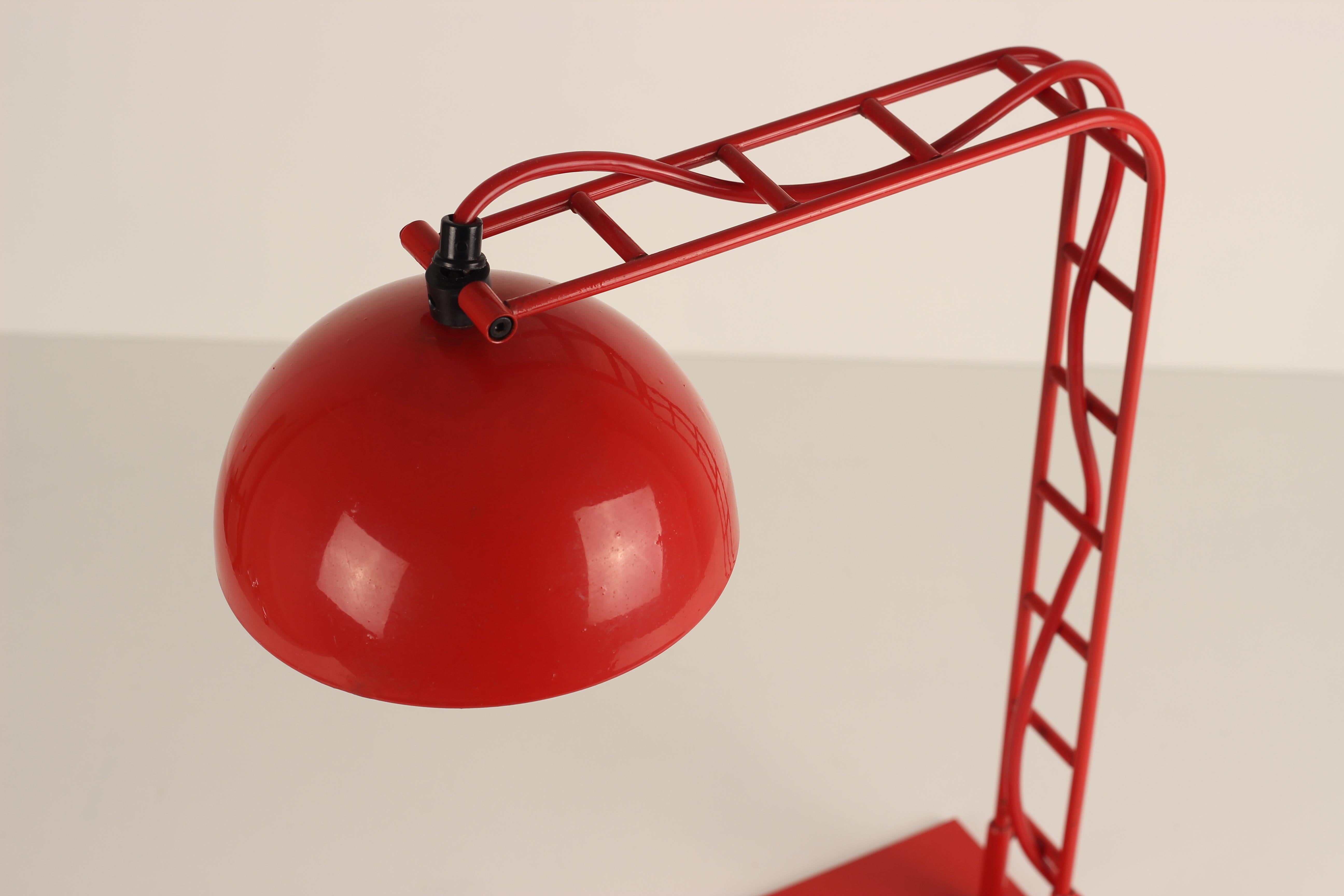 Space Age Red Ladder Desk Lamp 1960’s from the Lord Robert Boothby Estate  For Sale 3