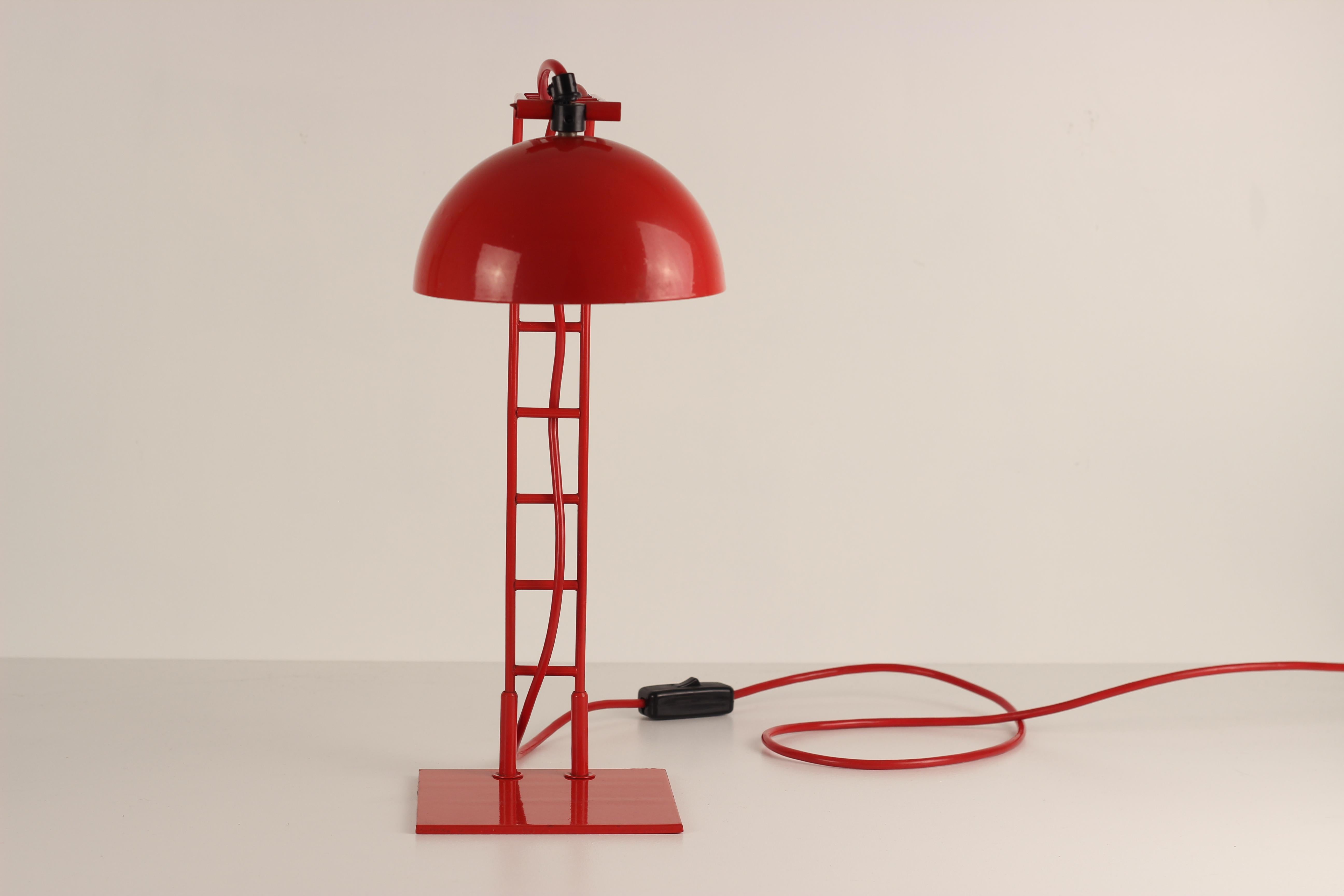 Space Age Red Ladder Desk Lamp 1960’s from the Lord Robert Boothby Estate  For Sale 4