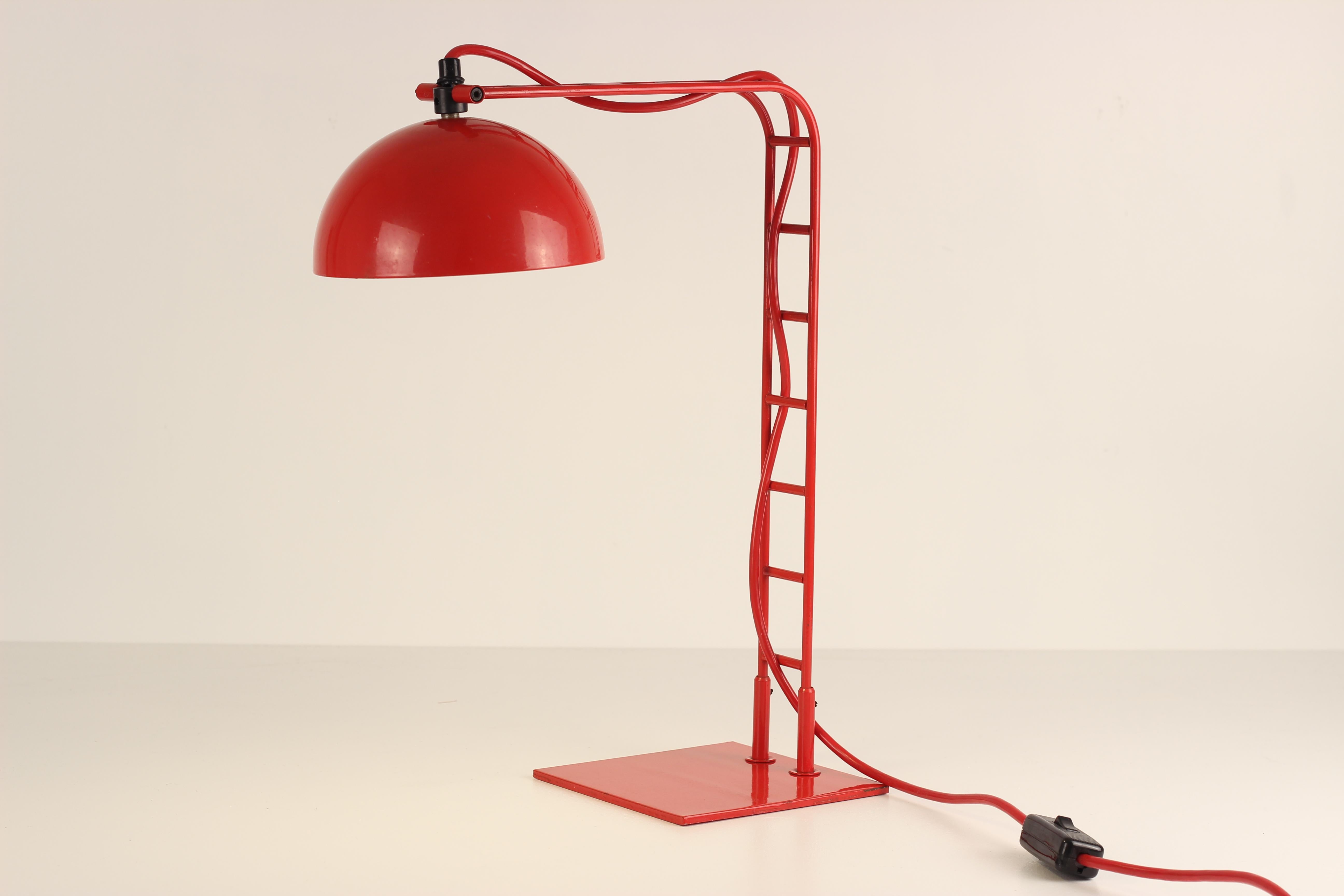 Space Age Rote Leiter-Schreibtischlampe 1960er Jahre aus dem Nachlass von Lord Robert Boothby  (Englisch) im Angebot