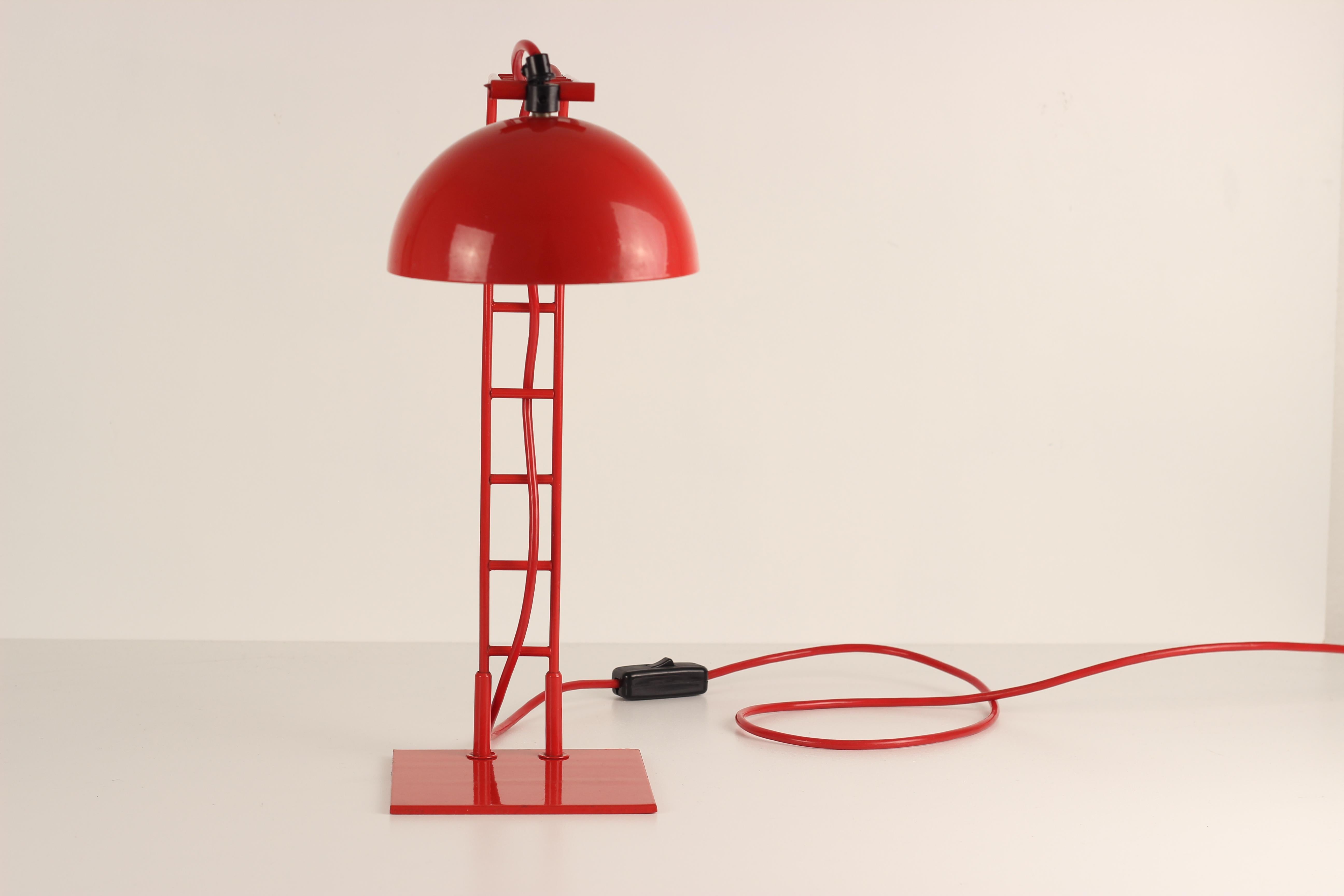 Space Age Rote Leiter-Schreibtischlampe 1960er Jahre aus dem Nachlass von Lord Robert Boothby  im Zustand „Gut“ im Angebot in London, GB