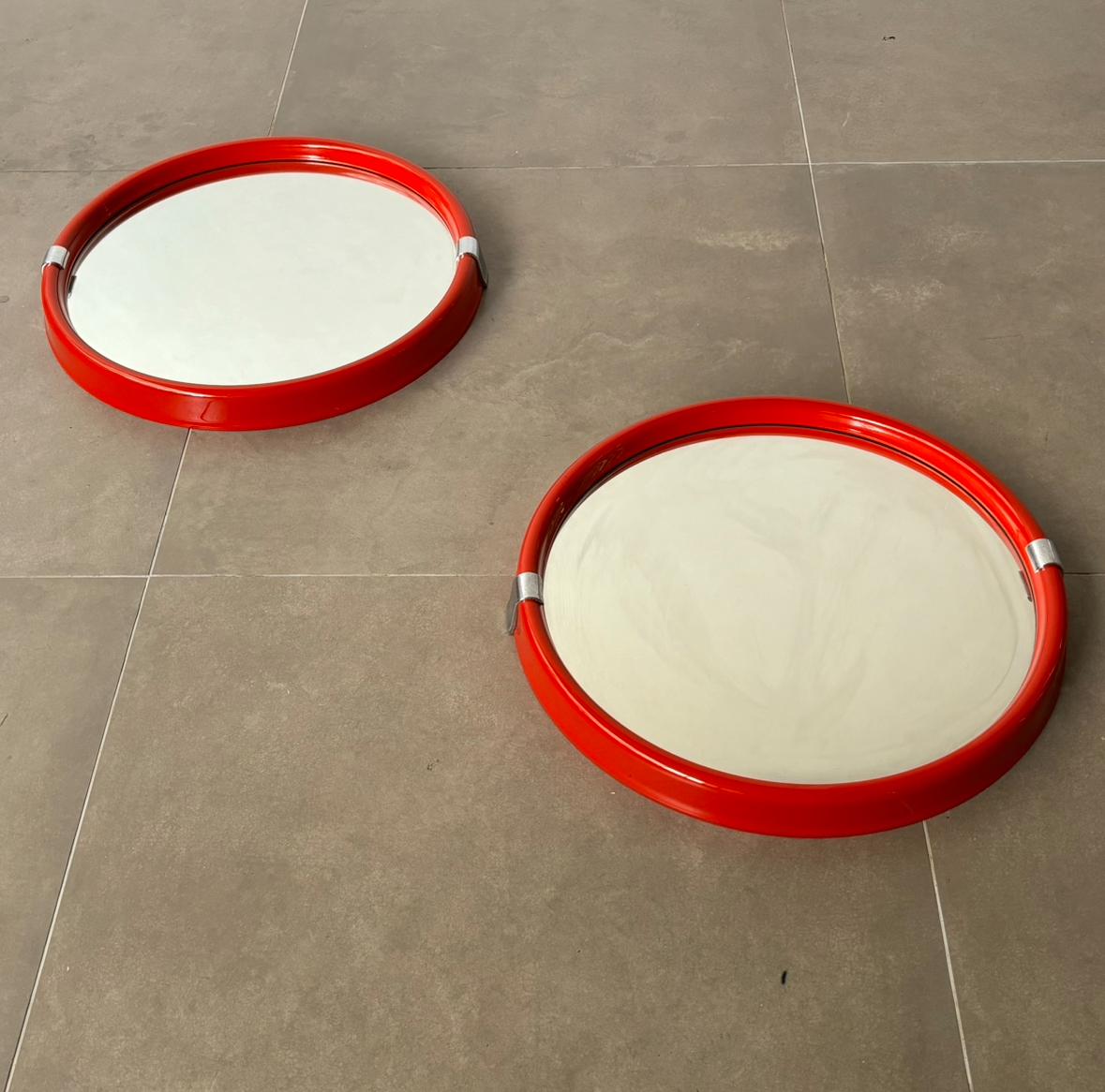 20ième siècle Miroirs rouges en plastique et chrome de l'ère spatiale, 1970, Italie en vente